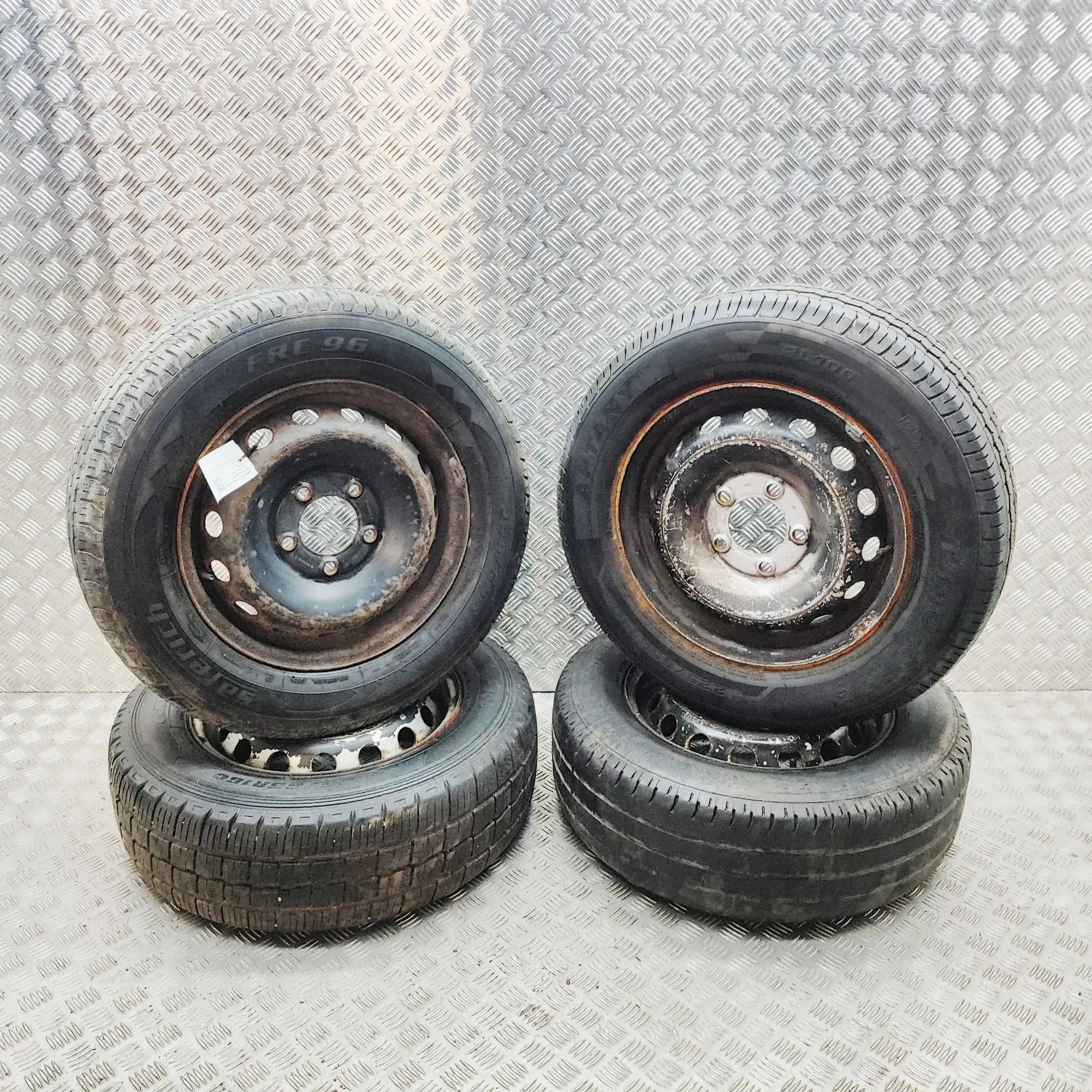 Renault Master Alloy Wheel Set 403000037R, 8200684598 Alloy Wheel Set RENAULT ...