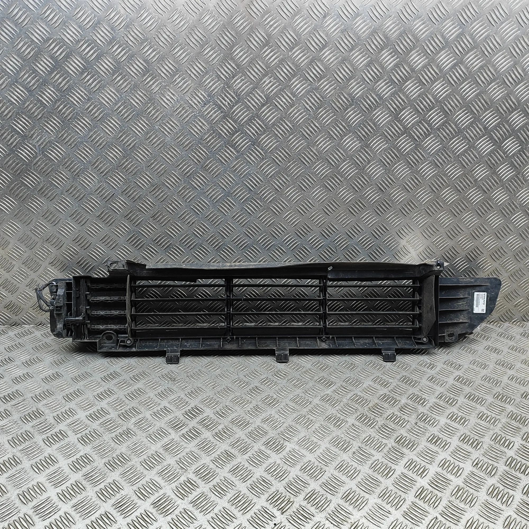 Volvo XC40 / EX40 Radiator Air Intake Channel 31455422 Radiator Air Intake Channel VOLVO XC40...