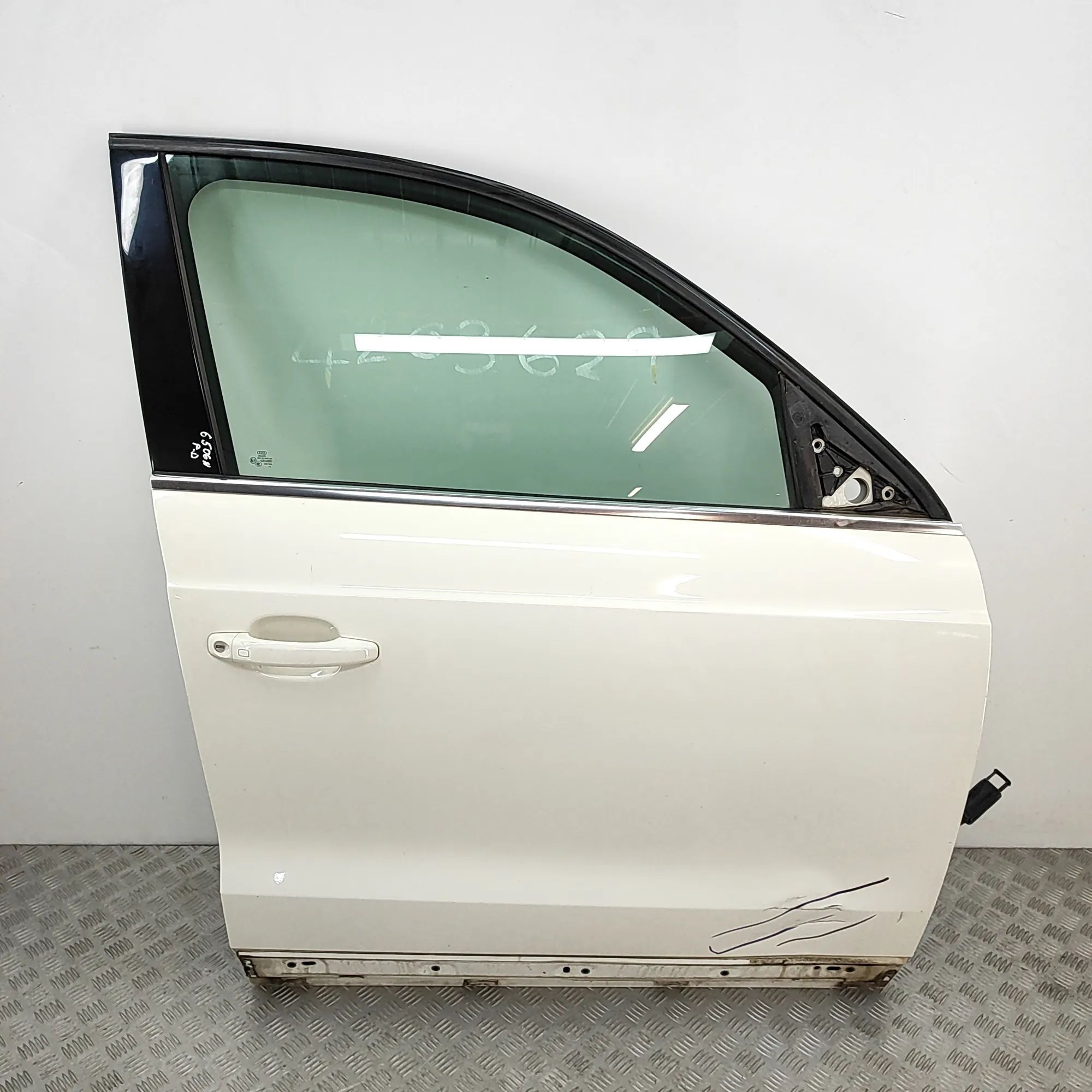 Audi Q3 (8U) Front Right Door 8U0831312B, 8U0831052B Front Right Door AUDI Q3...