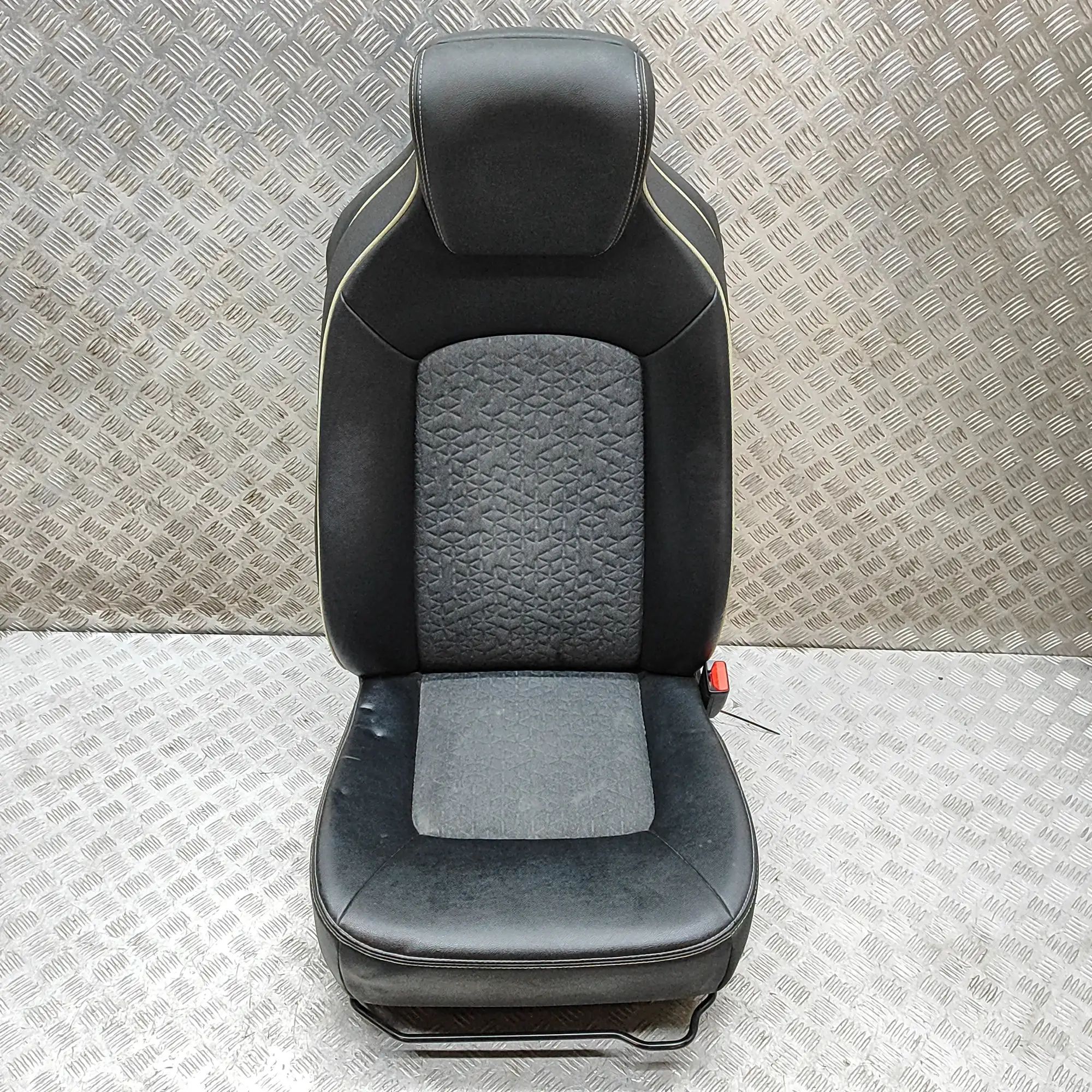 Renault Zoe Front Right Seat 876204939R, 873207524R Front Right Seat RENAULT...
