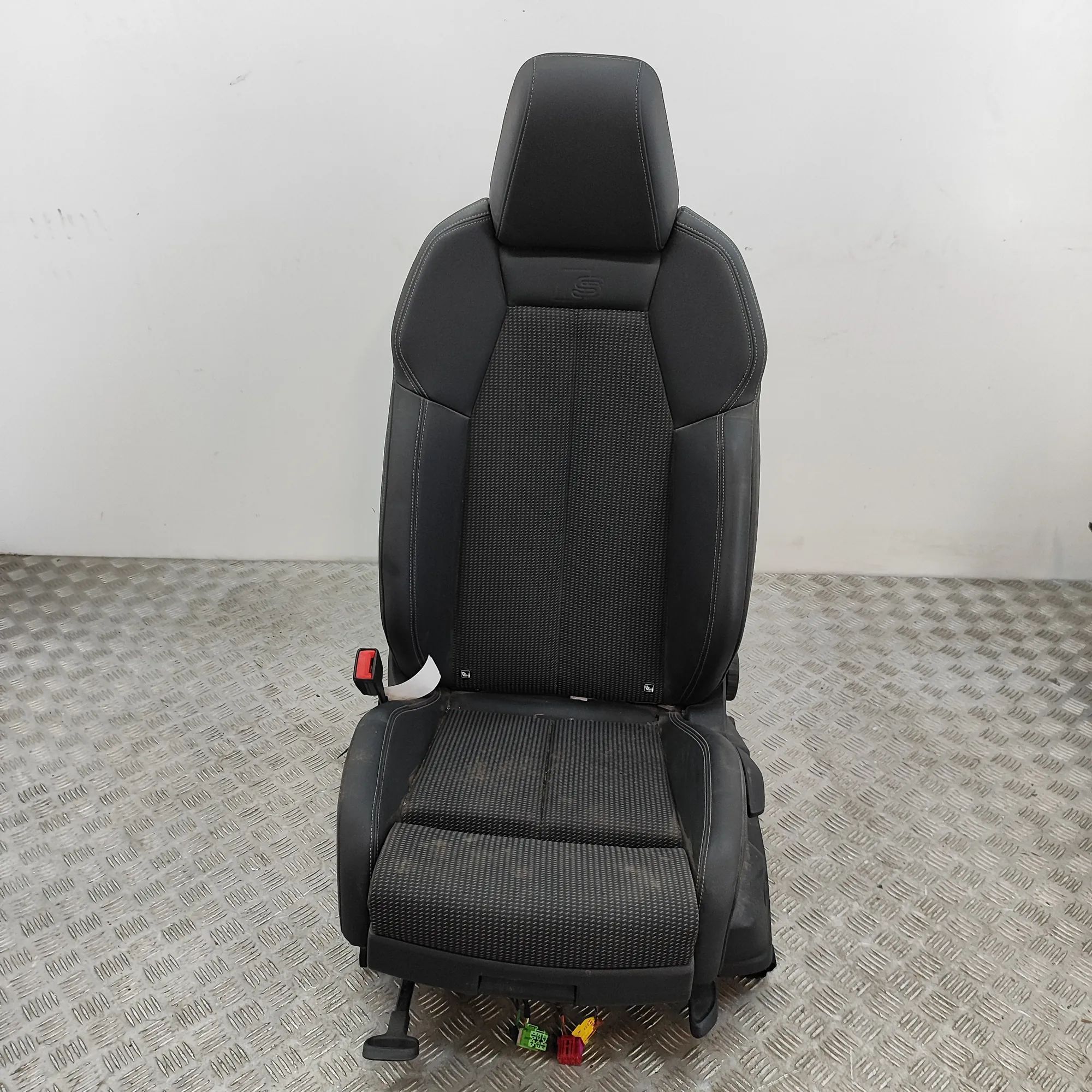 Audi Q4 e-tron Front Left Seat 5WA881105J Front Left Seat AUDI Q4 (Sportback F...