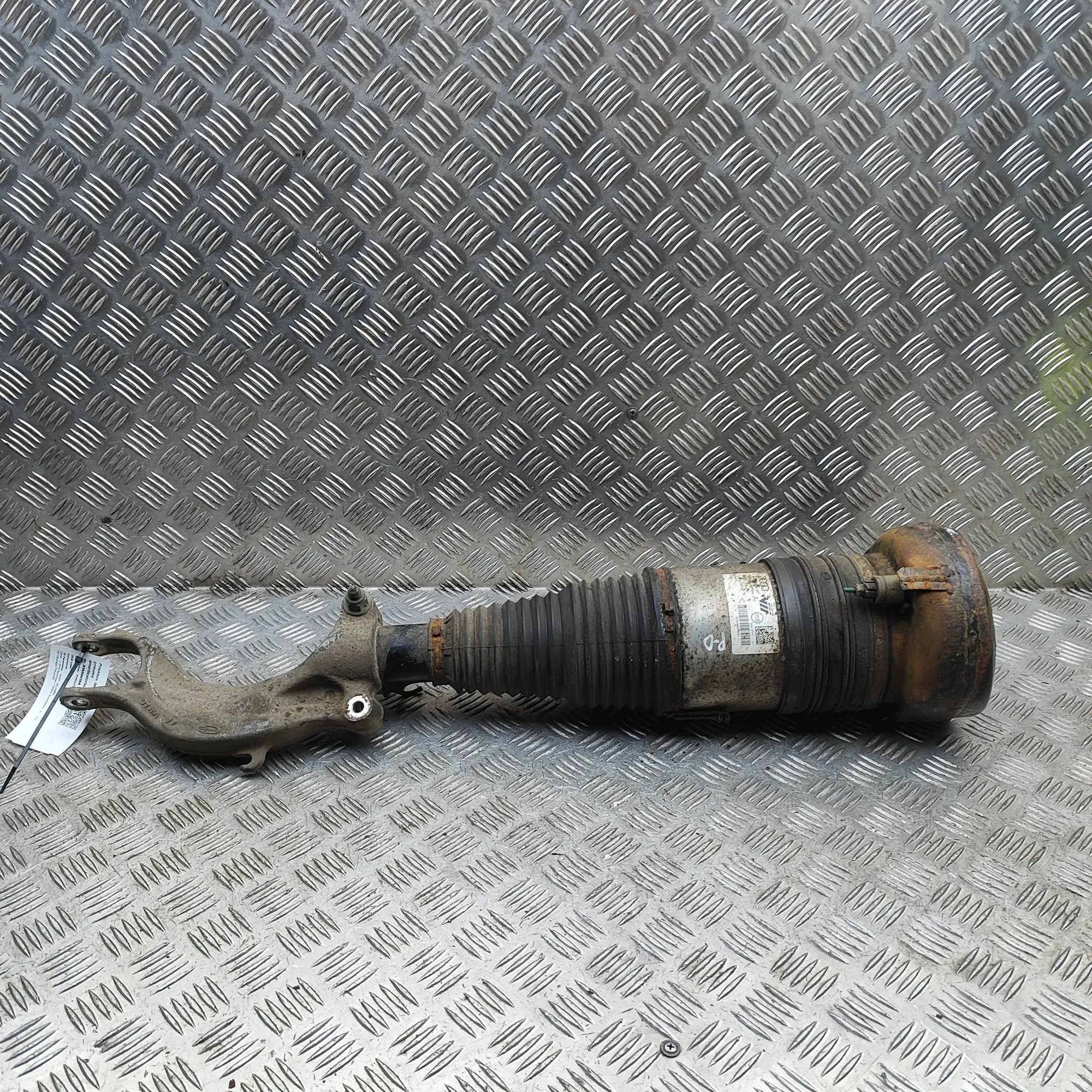 Audi Q8 Front Right Air Shock Absorber 4M0616039AR Front Right Air Shock Absorber AUDI...