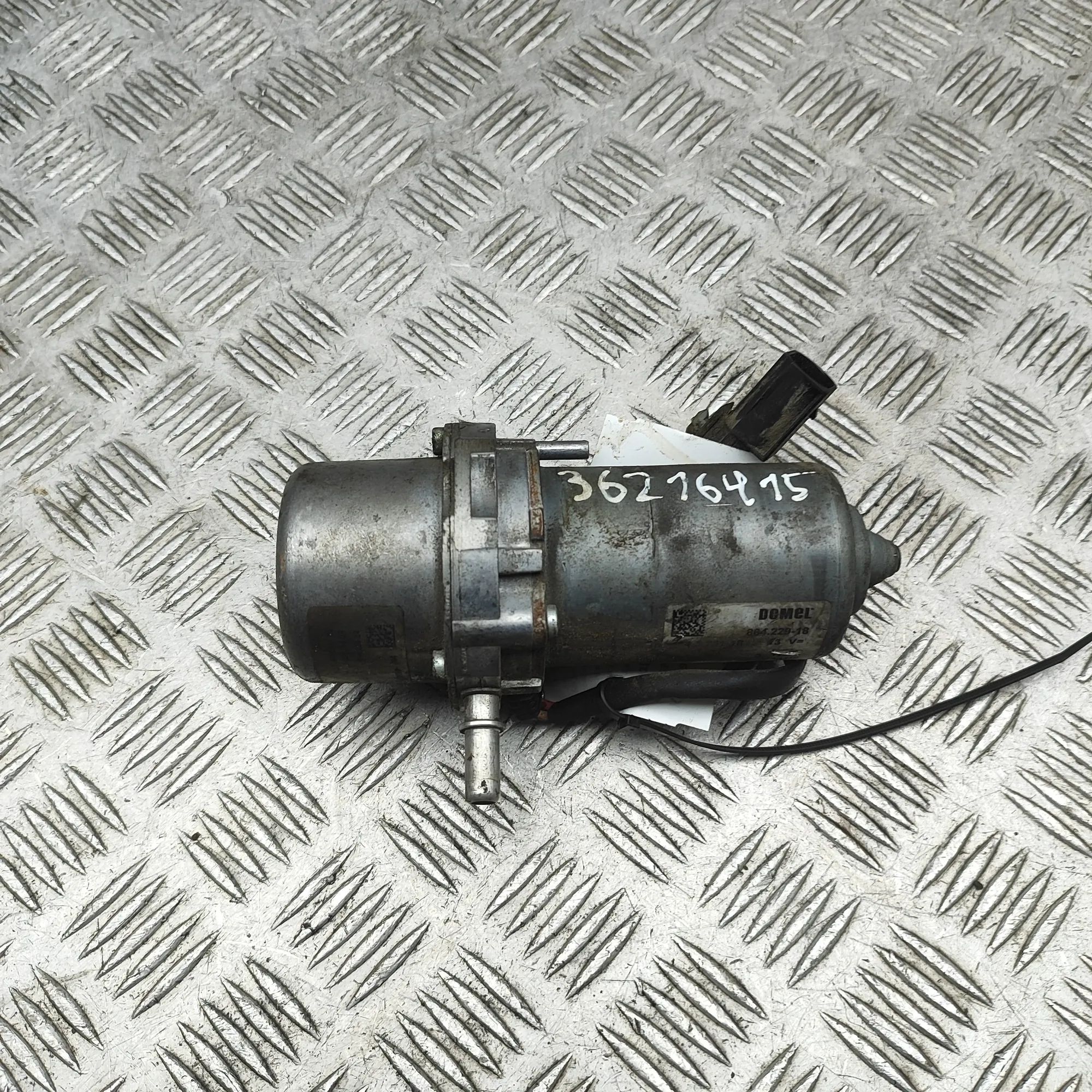 BMW X5 (F15) Vaakum pump 484.3.751-18, 864.229-18, 6860881 Vacuum Pump B...