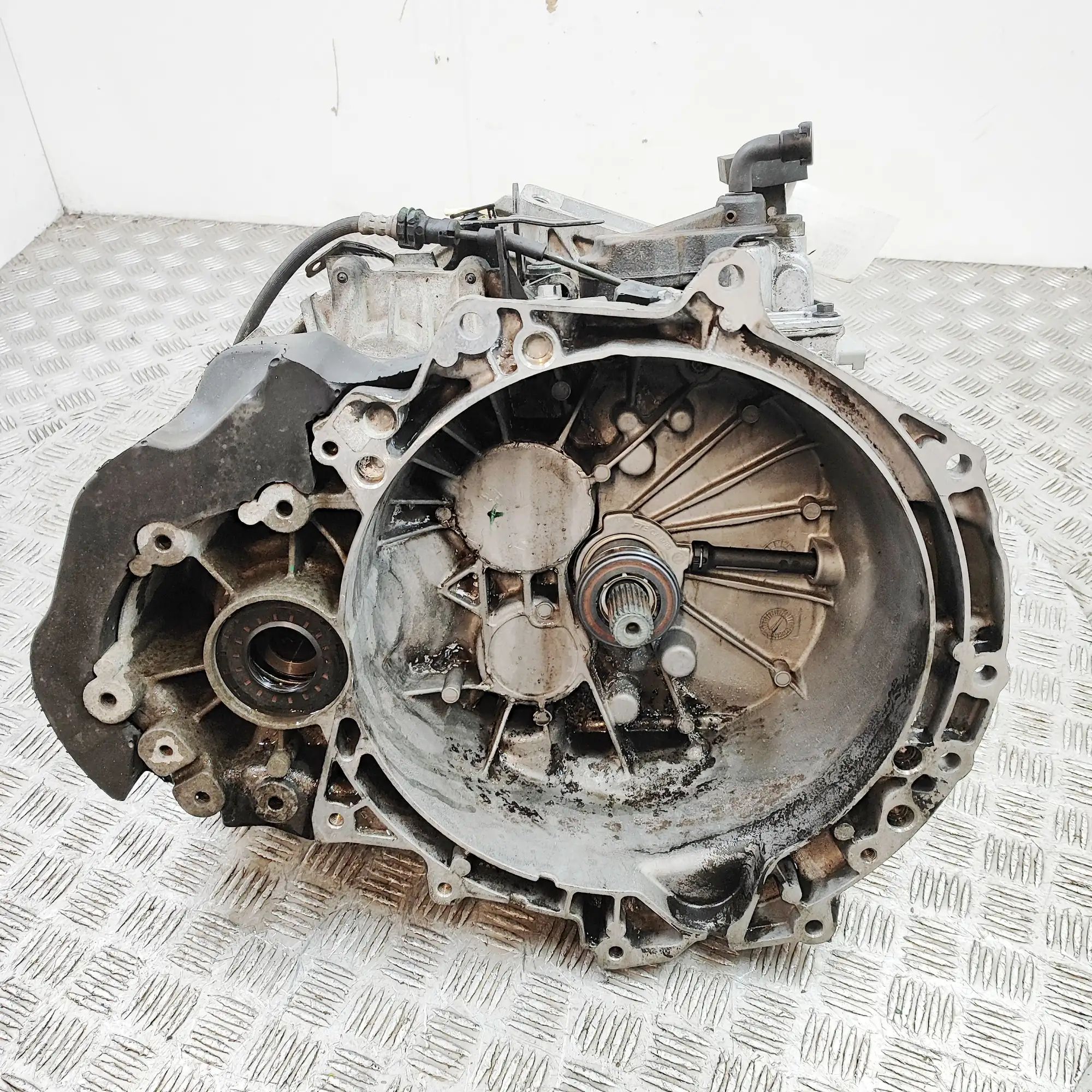 Land Rover Range Rover Evoque Gearbox GJ3R-7002-BC, T1GH4 Gearbox LAND ROVER RANGE RO...