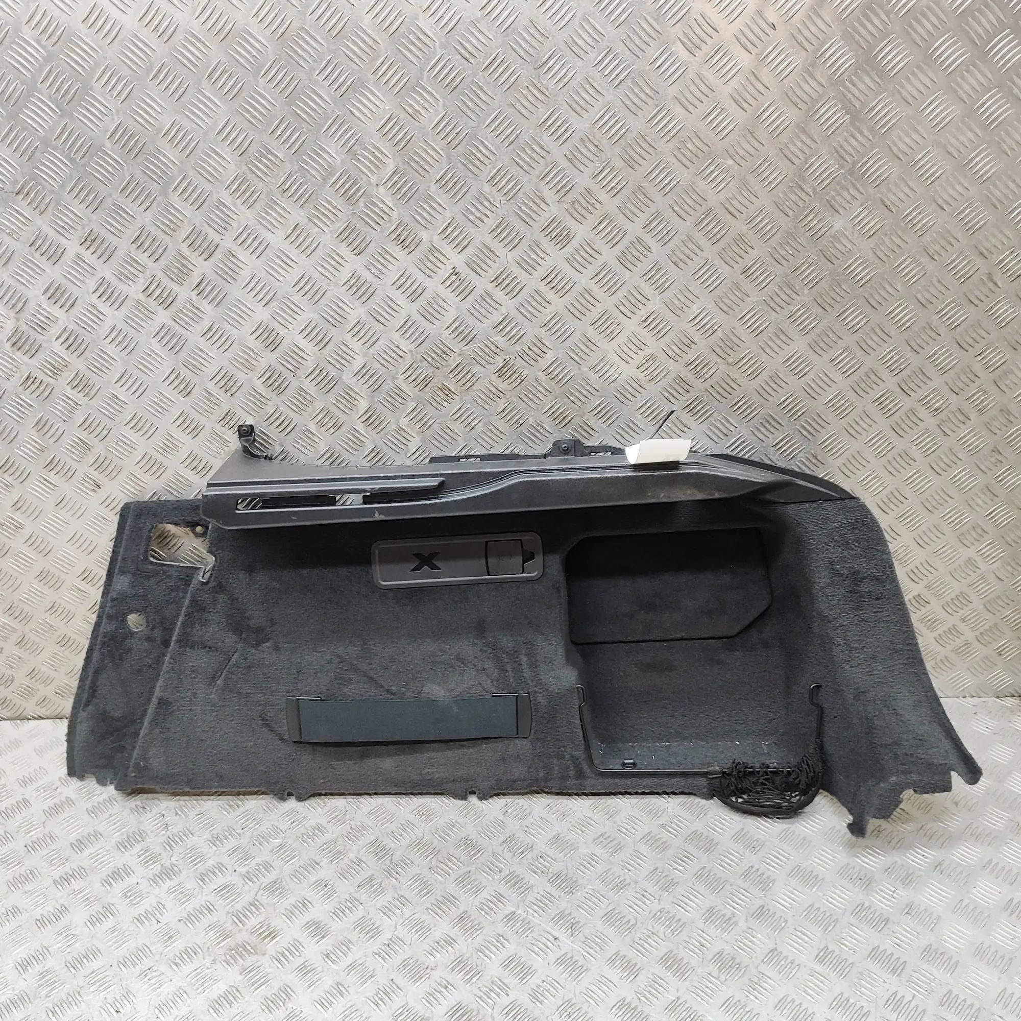 BMW X6 (G06) Right Side Trunk Trim 5A40FD4 Right Side Trunk Trim BMW X6G06 (2019-....