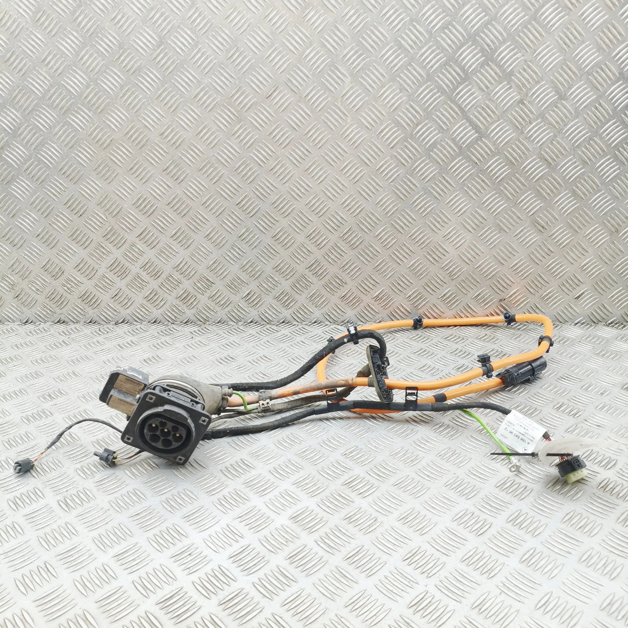 Mercedes-Benz ML / GLE (W166) Battery Charging Cable A0003411600, A1665405017, A1665409612 Battery C...