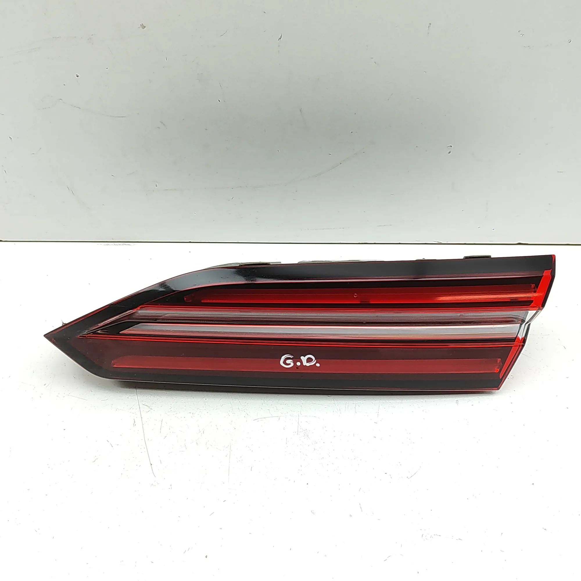 BMW 5 (G30 / G31) Right Side Tailgate Tail Light 5A01AD2 Right Side Tailgate Tail Light BMW 5 SE...