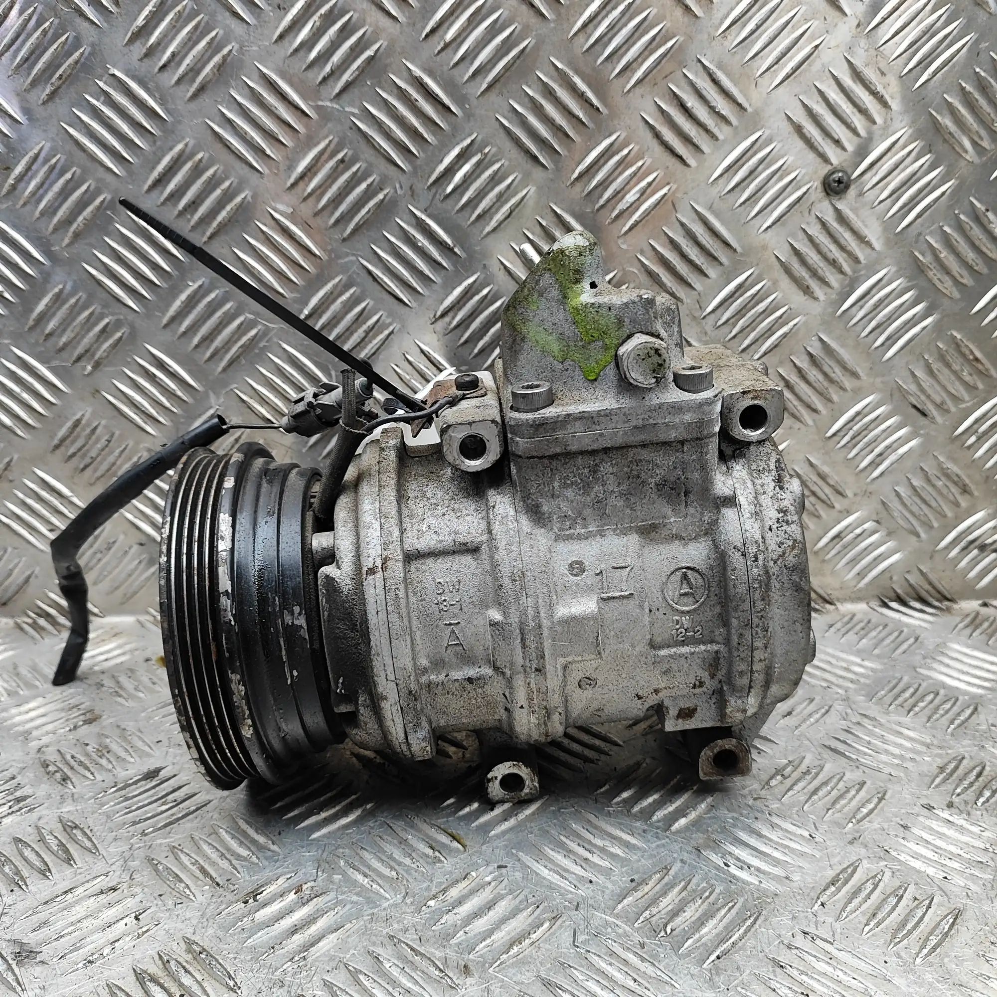 Toyota Land Cruiser 100 Air Condition A/C Pump 88320-60720, 88320-60700 Air Condition A/C Pump...
