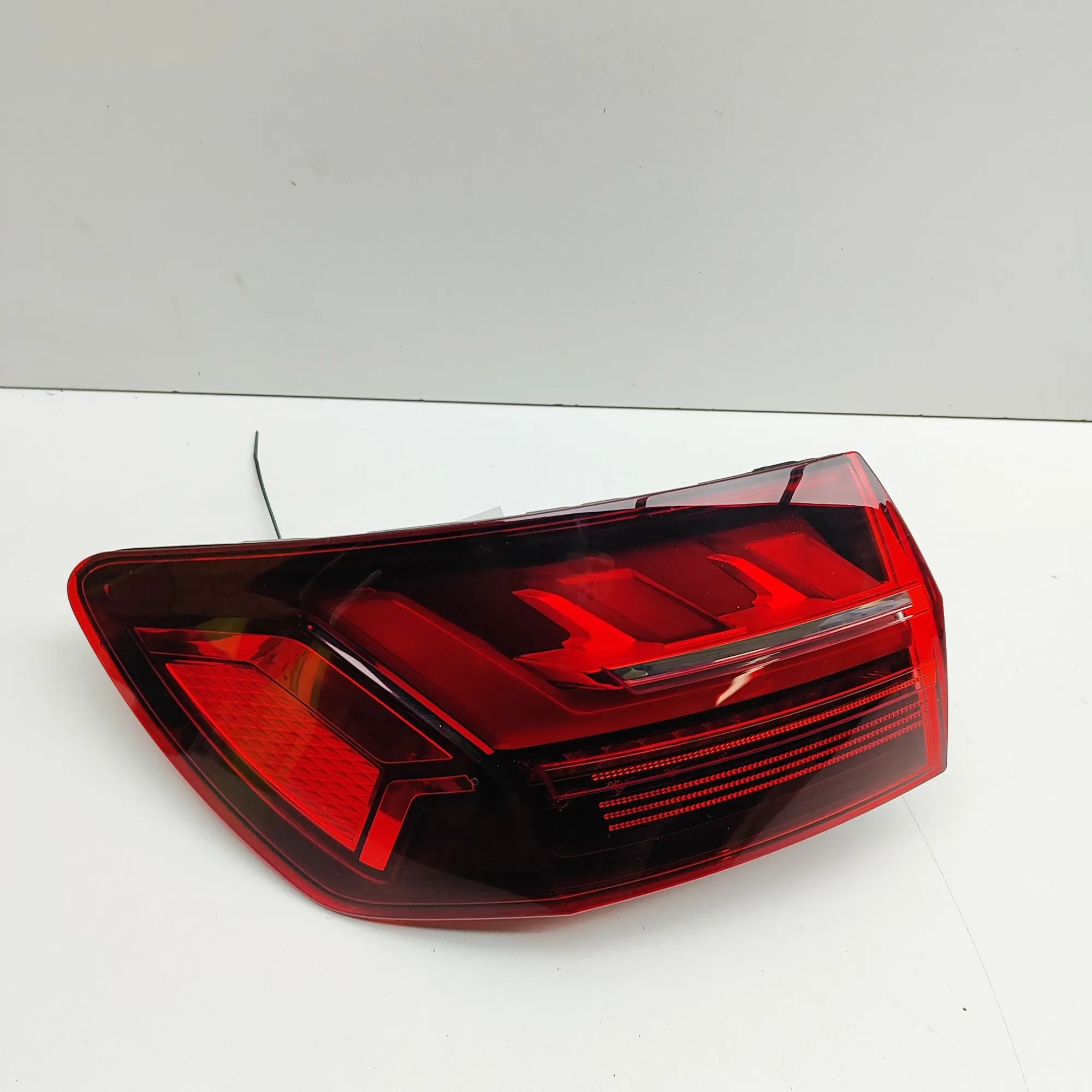 Audi A4 (B9) Rear Left Tail Light 8W9945091AA Rear Left Tail Light AUDI A4 (Avant...
