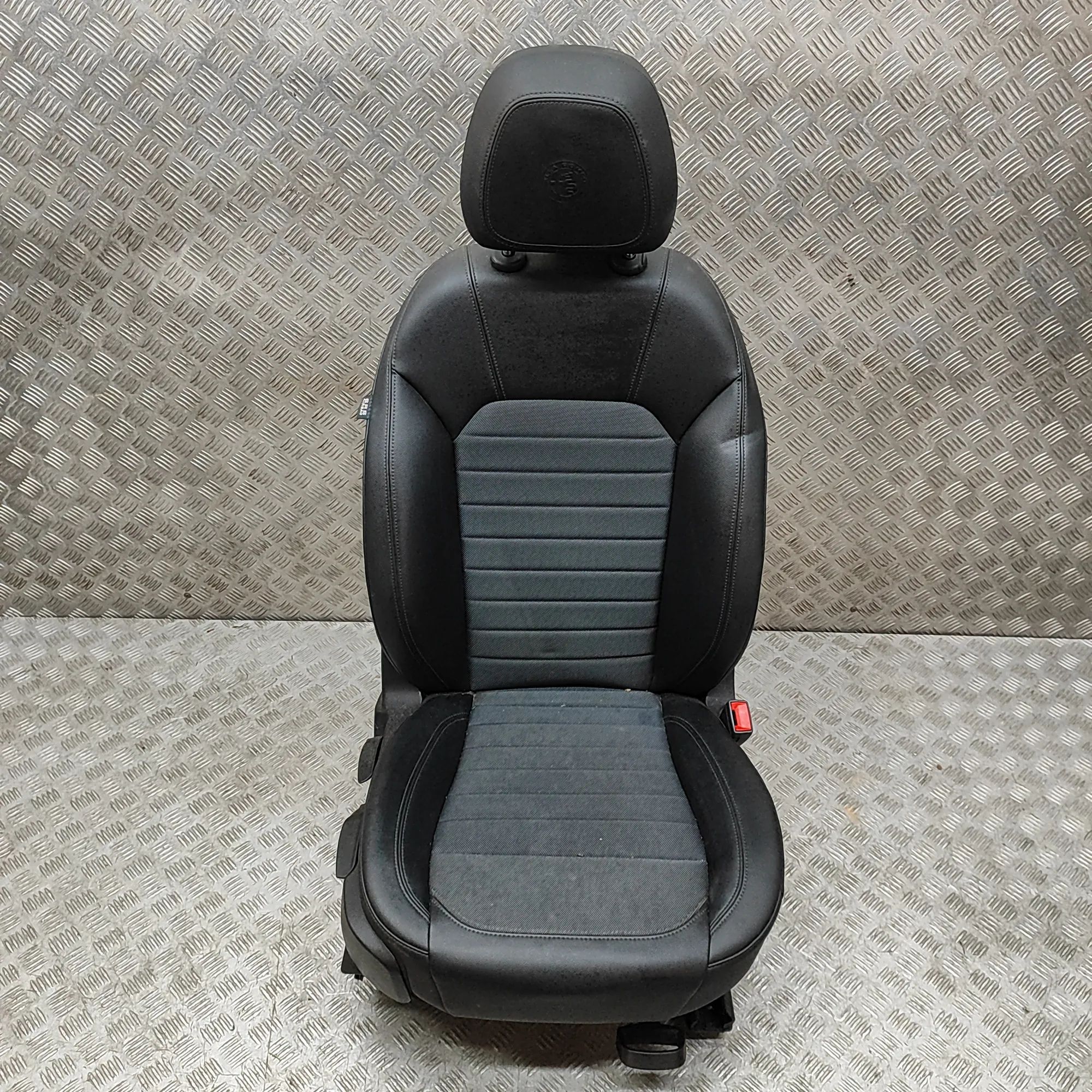 Alfa-Romeo Giulia (952) Front Right Seat 6002070022, 6002070034 Front Right Seat ALFA RO...