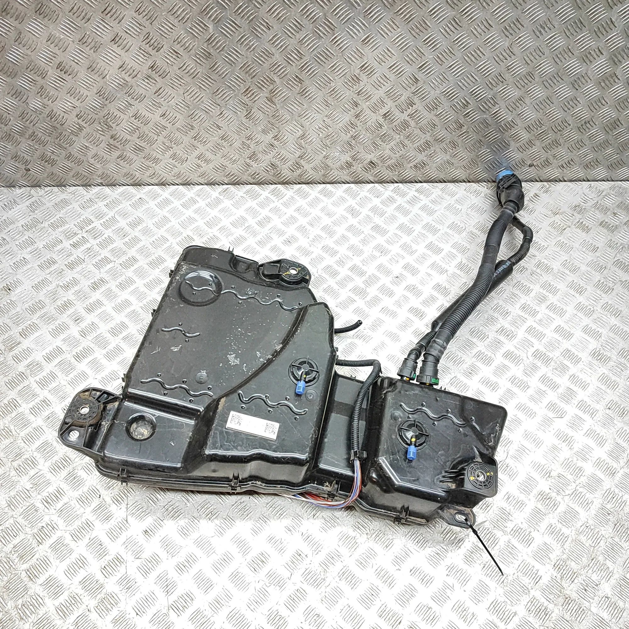 Audi Q3 (F3) Adblue бачок 5Q0131969E, 0444040022, 5QF131877L AdBlue Tank ...