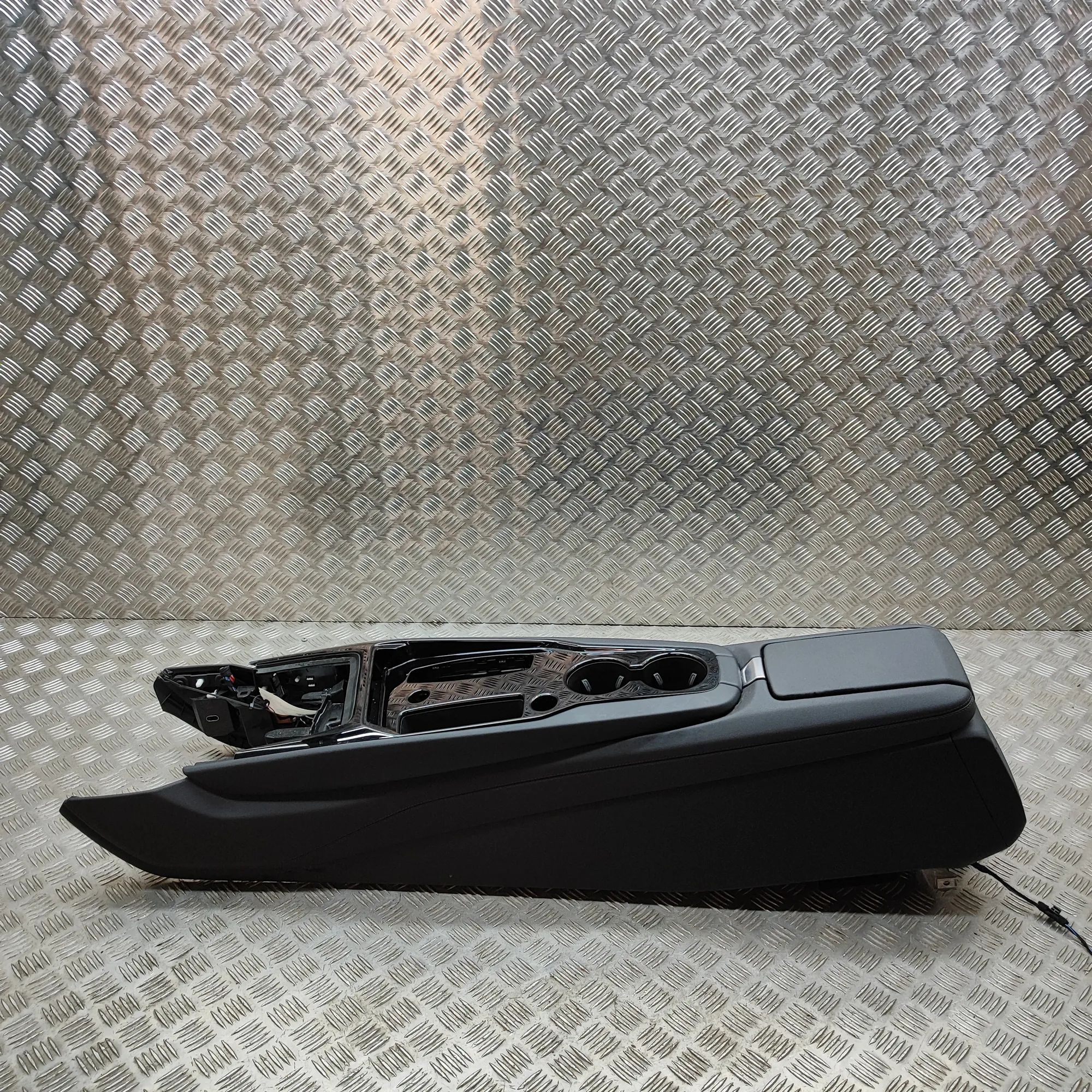 Audi e-tron GT (FW) center console 4J3864087 Center Console AUDI E-TRON GT (Saloon...