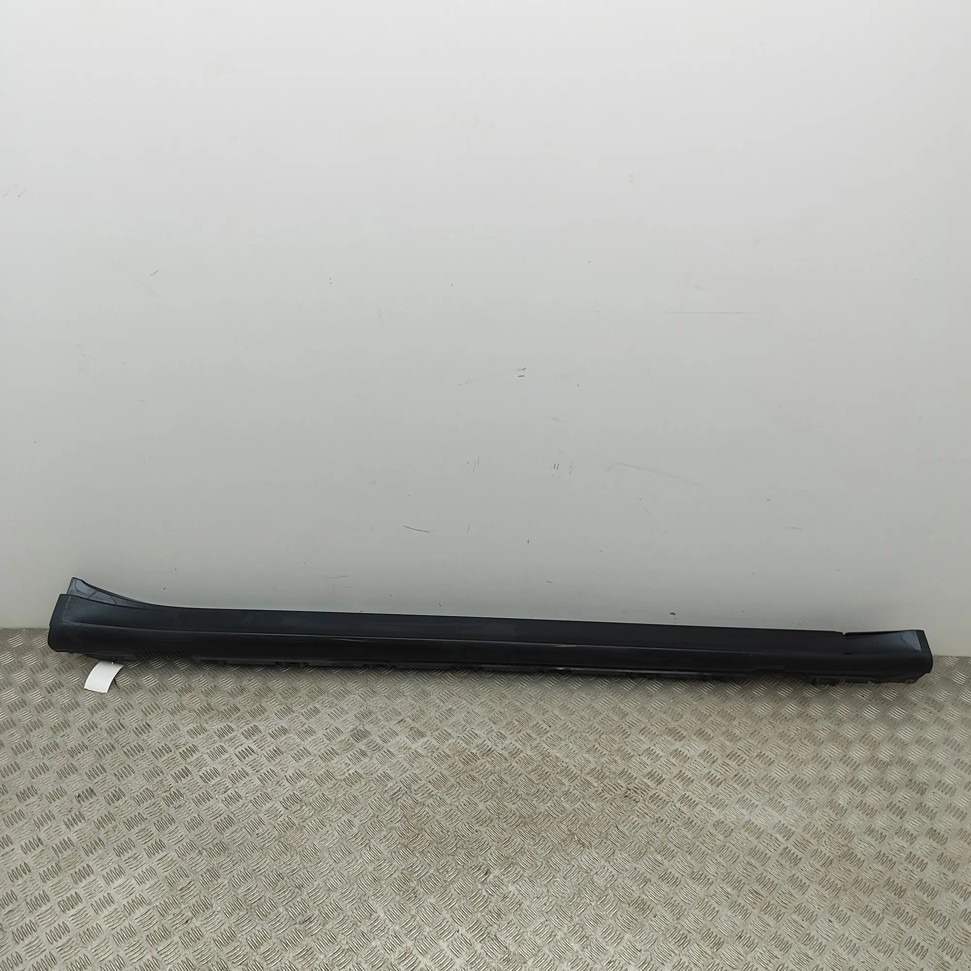 Audi e-tron GT (FW) Right Side Plastic Sideskirt Cover 4J3853860 Right Side Plastic Sideskirt Cover AU...
