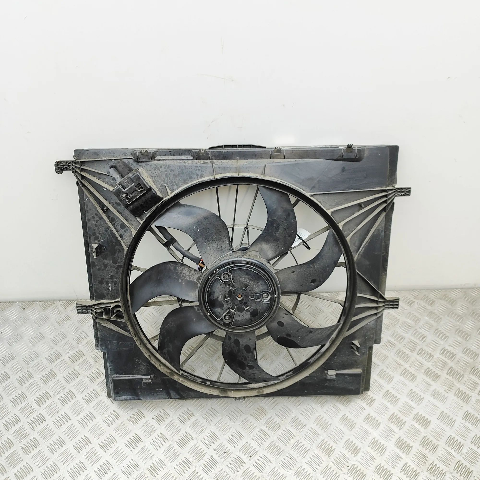 Mercedes-Benz Sprinter (W907 / W910)  Engine Cooling Fan Shroud A4479060212 Engine Cooling Fan Shroud MERCEDES-...