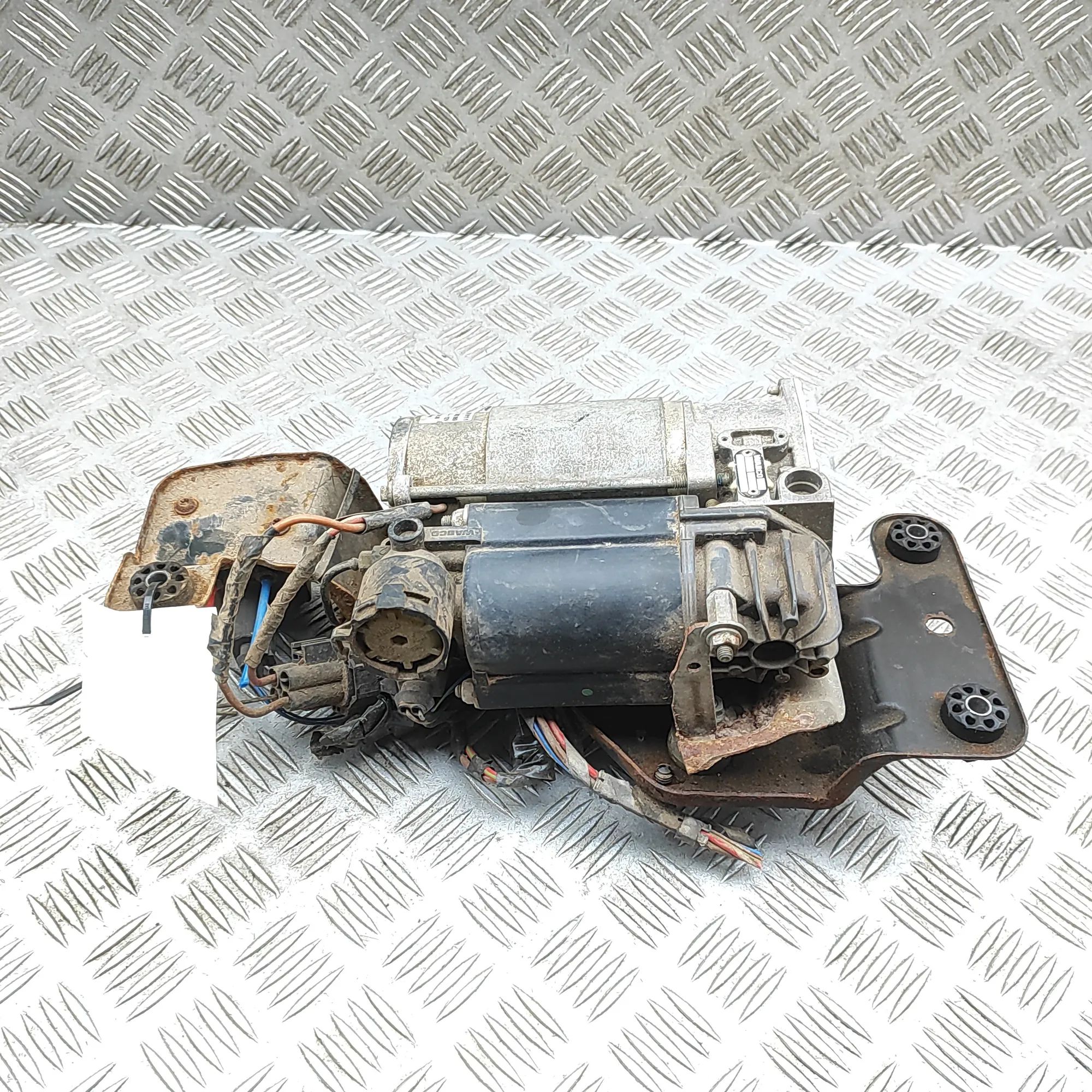 BMW X5 (E70) Air Suspension Compressor 6789938, 4154031000, 4430200111, 1082099, 68597...