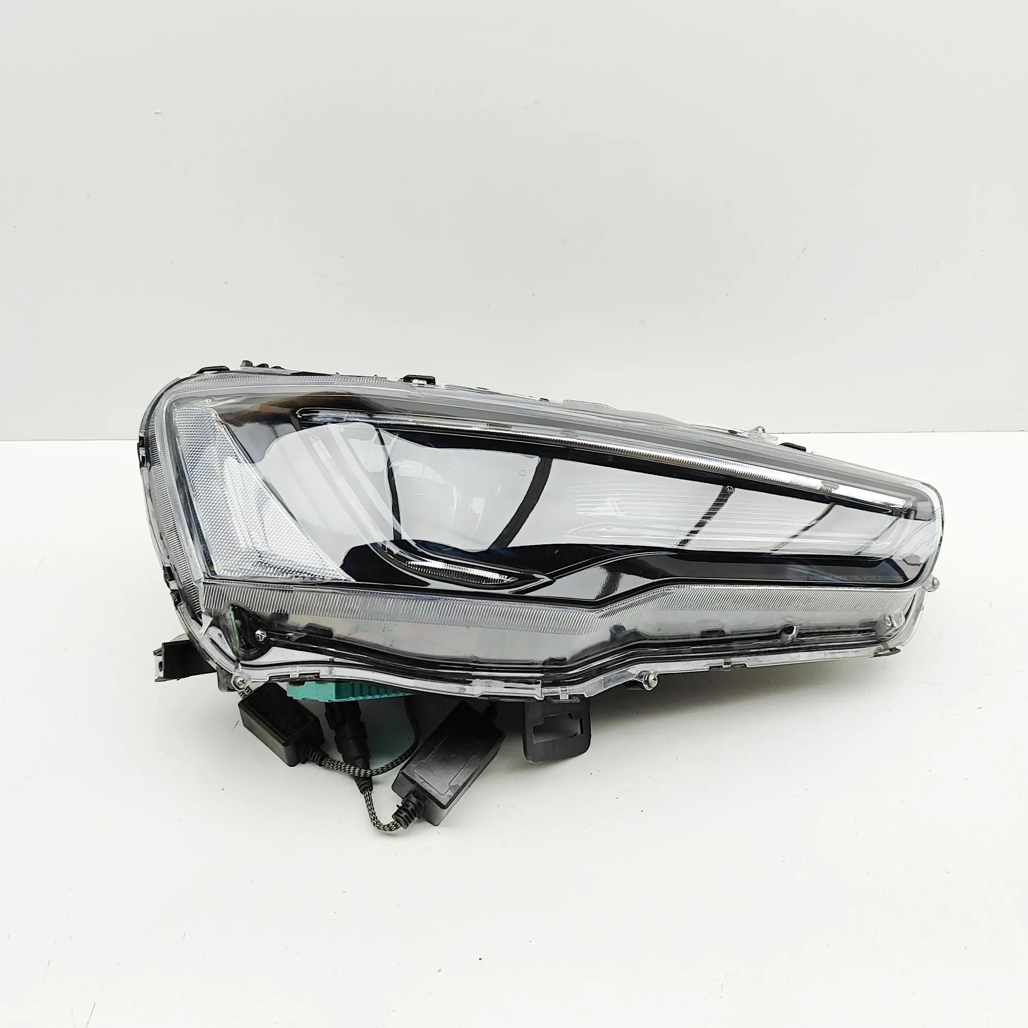 Mitsubishi Lancer Front Right Headlight 8301B430 Front Right Headlight MITSUBISHI LANCE...