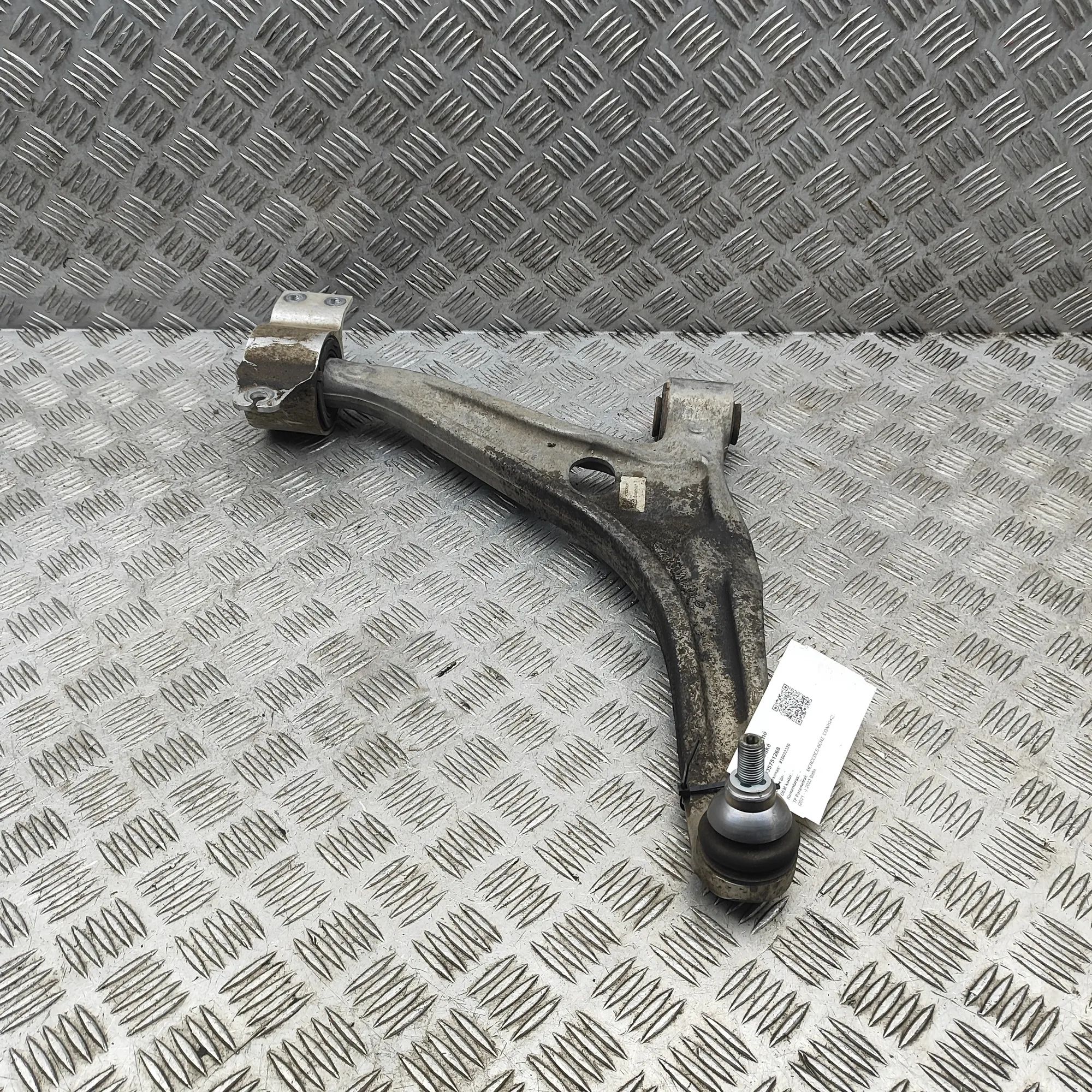 Mercedes-Benz GLA / EQA (H247) Front Right Lower Control Arm A2473330400 Front Right Lower Control Arm MERCE...