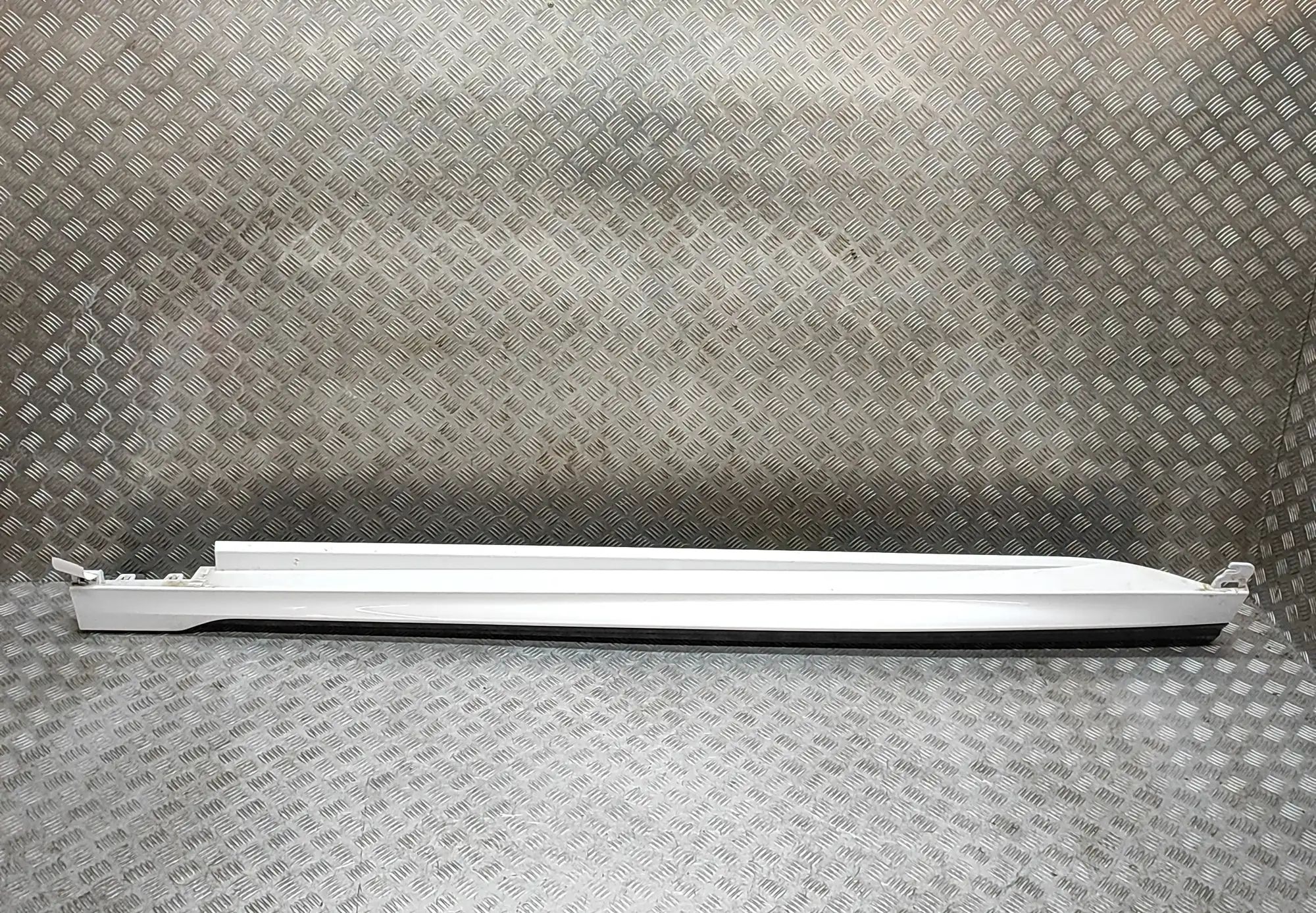 BMW X6 (G06) Left Side Plastic Sideskirt Cover 8099201, 8091649 Left Side Plastic Sideskirt Co...