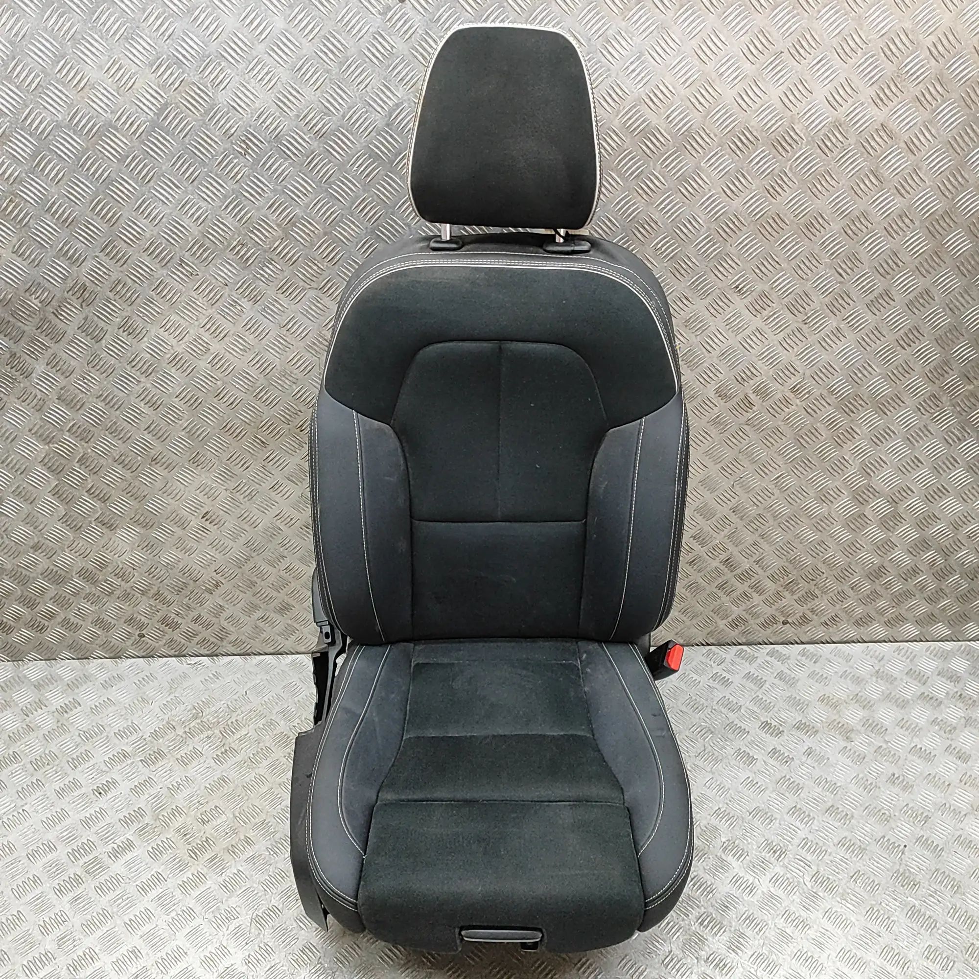 Volvo XC40 / EX40 Front Right Seat 32367748, 32338505 Front Right Seat VOLVO XC40 ...
