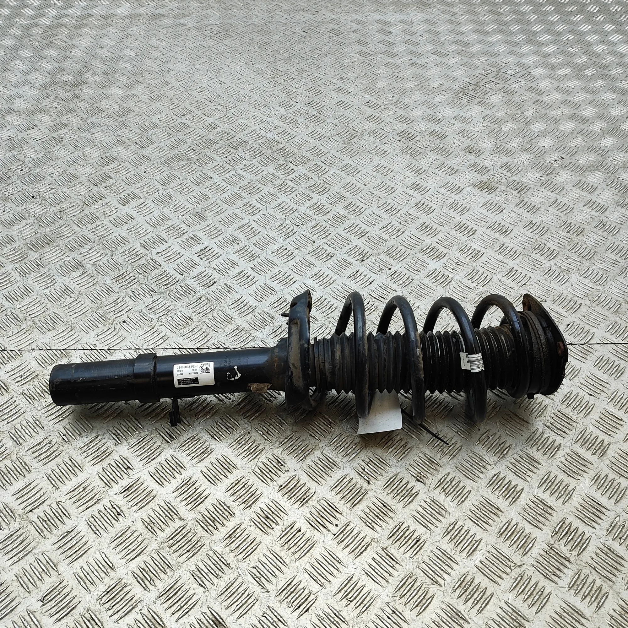 Volvo XC40 / EX40 Front Right Shock Absorber 32416092 Front Right Shock Absorber VOLVO XC40 ...