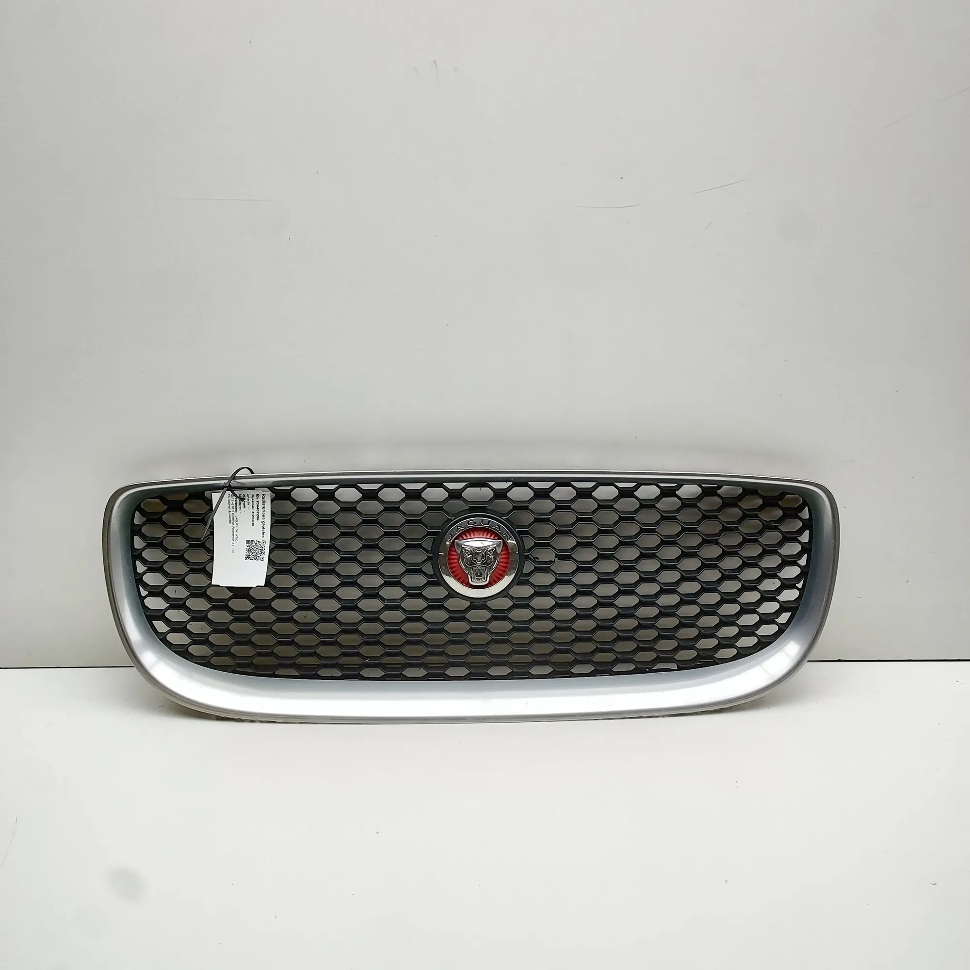 Jaguar XE Radiator Grille X7M-018K28-AA, X73-018K28-AA Radiator Grille JA...