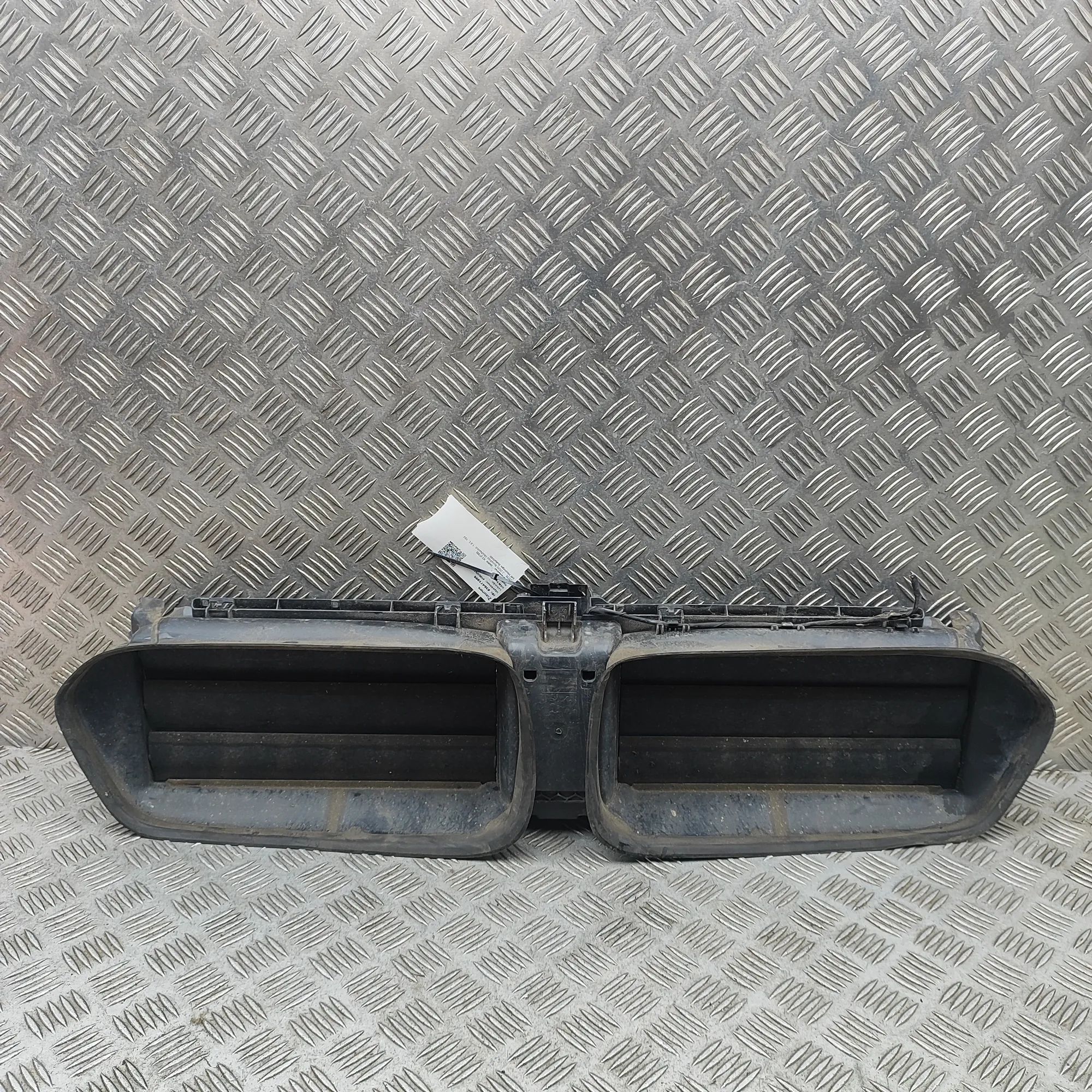 BMW X2 (F39) Radiator Air Intake Channel 8493925 Radiator Air Intake Channel BMW X2 (F39...