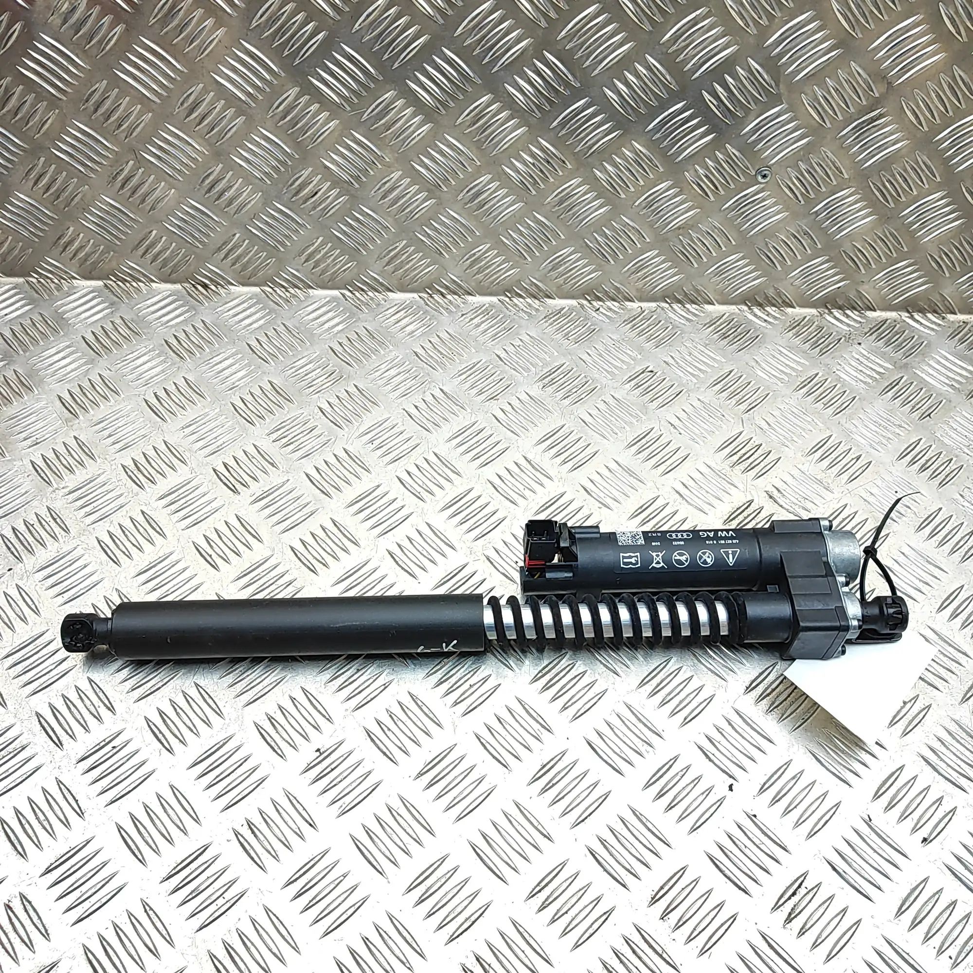 Audi e-tron GT (FW) Left Side Tailgate Gas Strut 4J3827851B Left Side Tailgate Gas Strut AUDI E-...