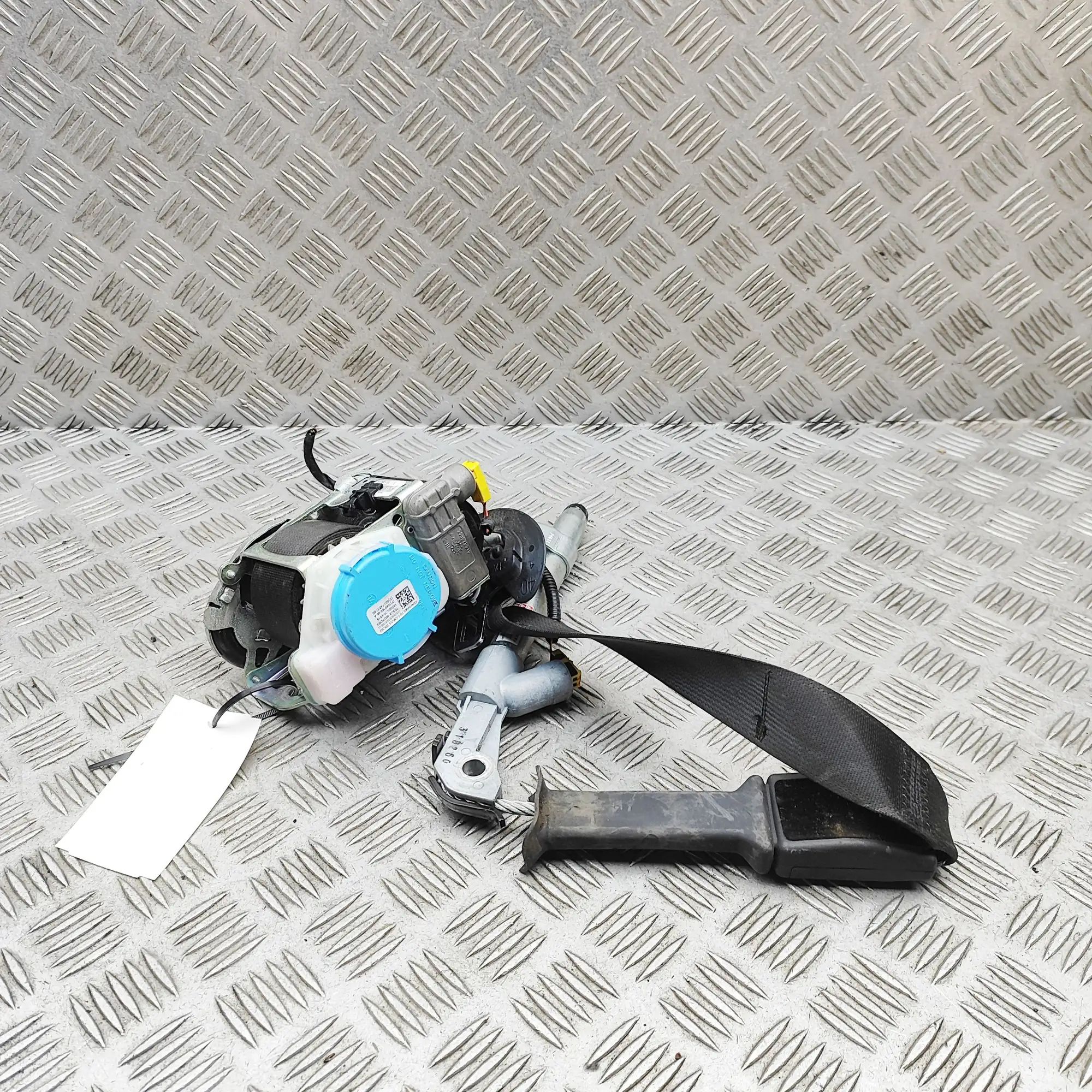 Tesla Model X Front Left Seatbelt 1069169-05-A Front Left Seatbelt TESLA MODEL X ...