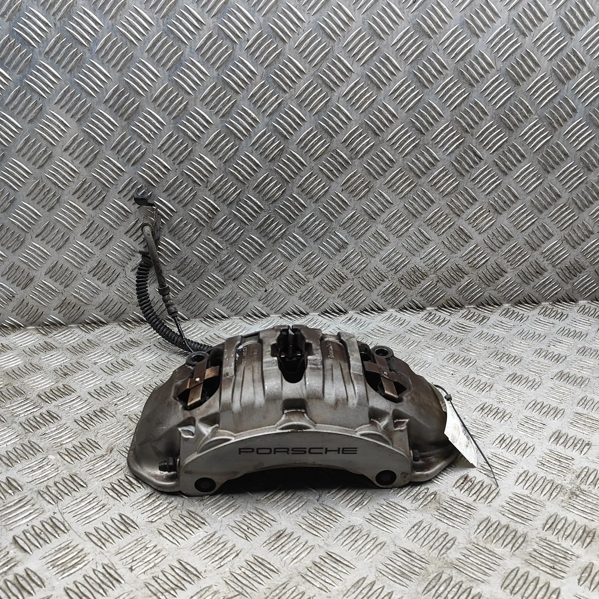 Porsche Cayenne Front Right Brake Caliper 7P5615106AK, 7PP615123 Front Right Brake Calipe...