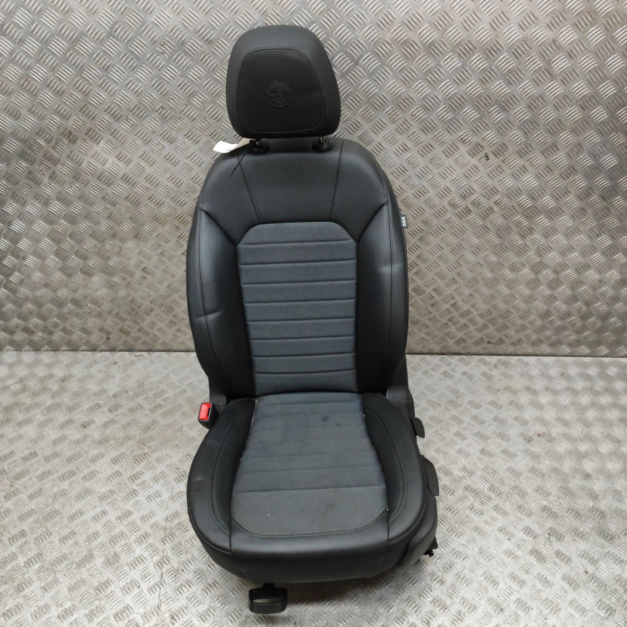 Alfa-Romeo Giulia (952) Front Left Seat 6002070021, 6002070033 Front Left Seat ALFA ROM...