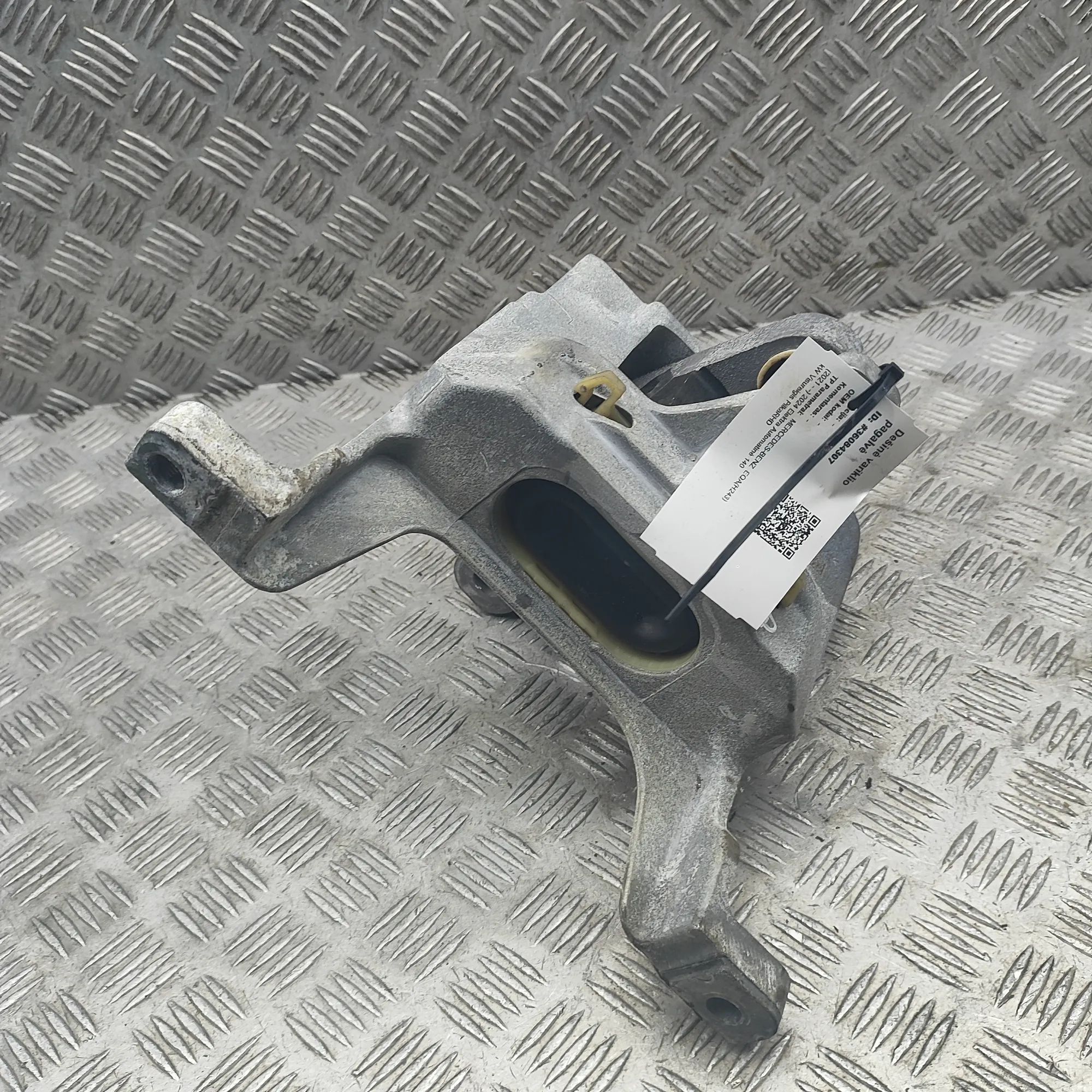 Mercedes-Benz GLA / EQA (H247) Right Side Engine Mount A2432402200 Right Side Engine Mount MERCEDES-BE...