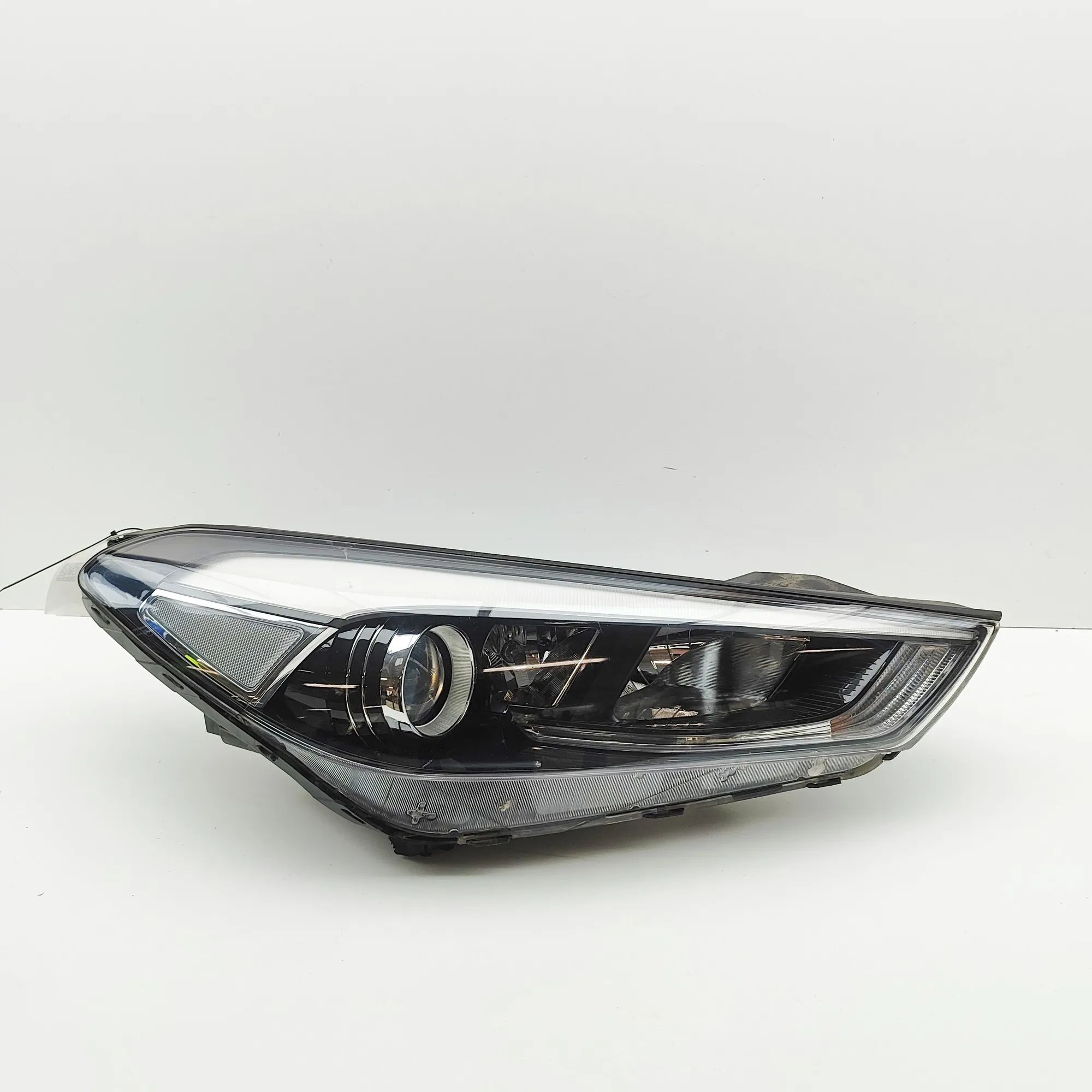 Hyundai Tucson Front Right Headlight 92102-D7110 Front Right Headlight HYUNDAI TUCSO...