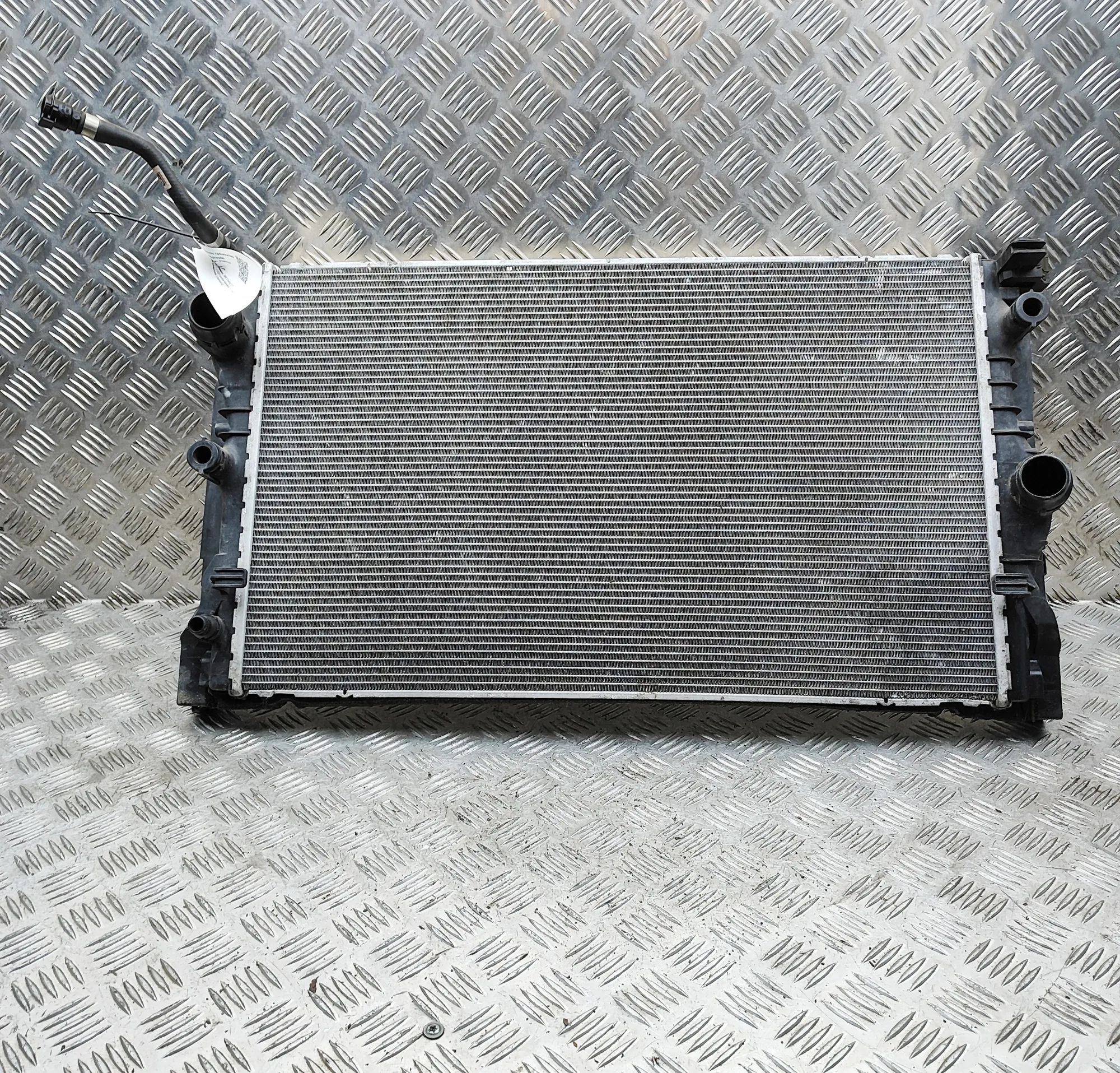BMW 5 (G30 / G31) Cooling Radiator 8474824 Cooling Radiator BMW 5 SERIES (Touring ...