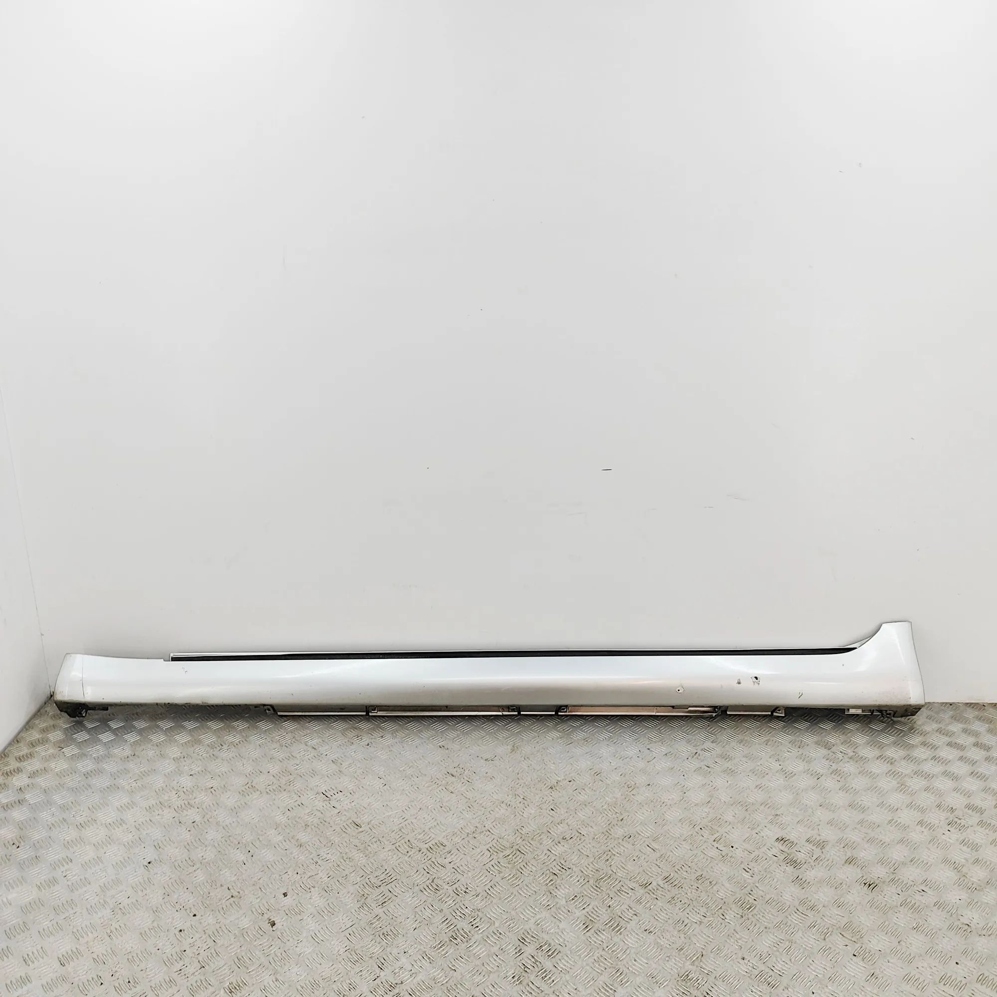 Lexus LS Left Side Plastic Sideskirt Cover