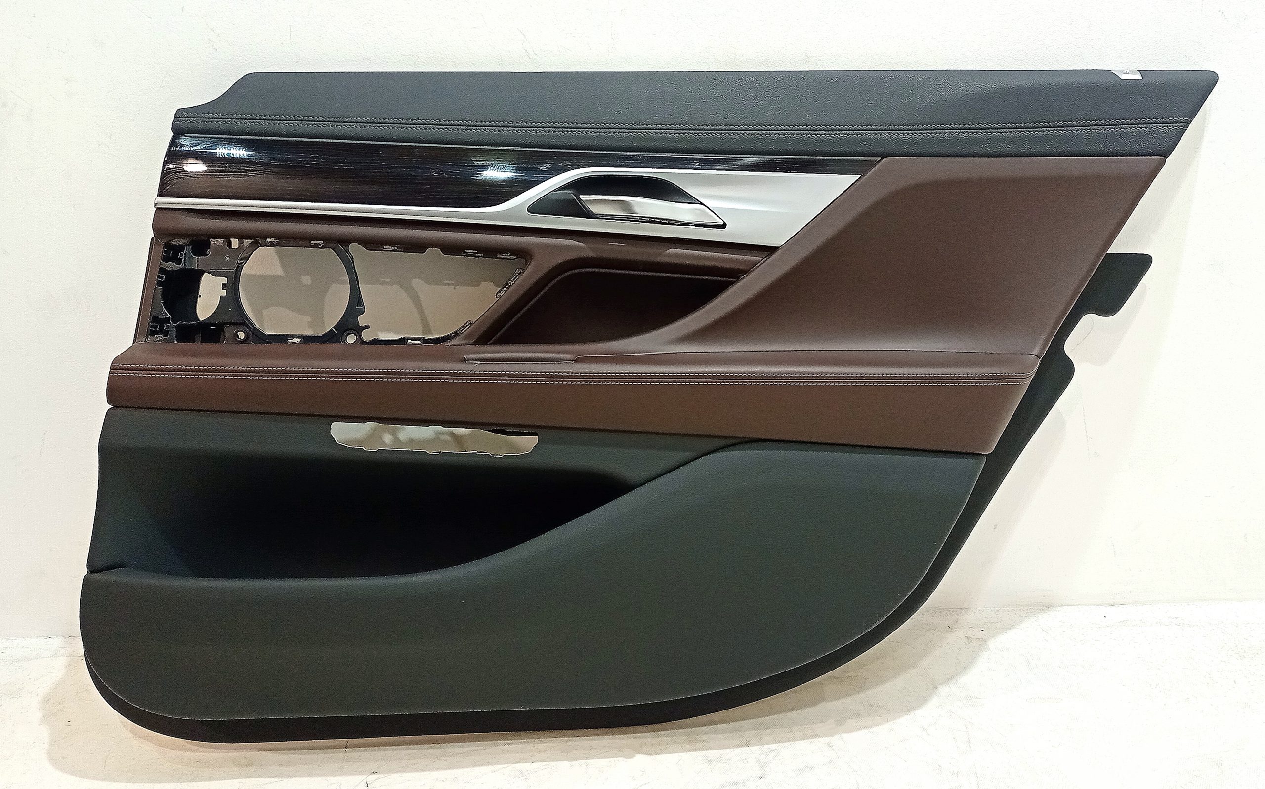 BMW 7 (G11 / G12) Rear door card panel trim BMW 7 SERIES Rear door card panel trim OEM 5142...