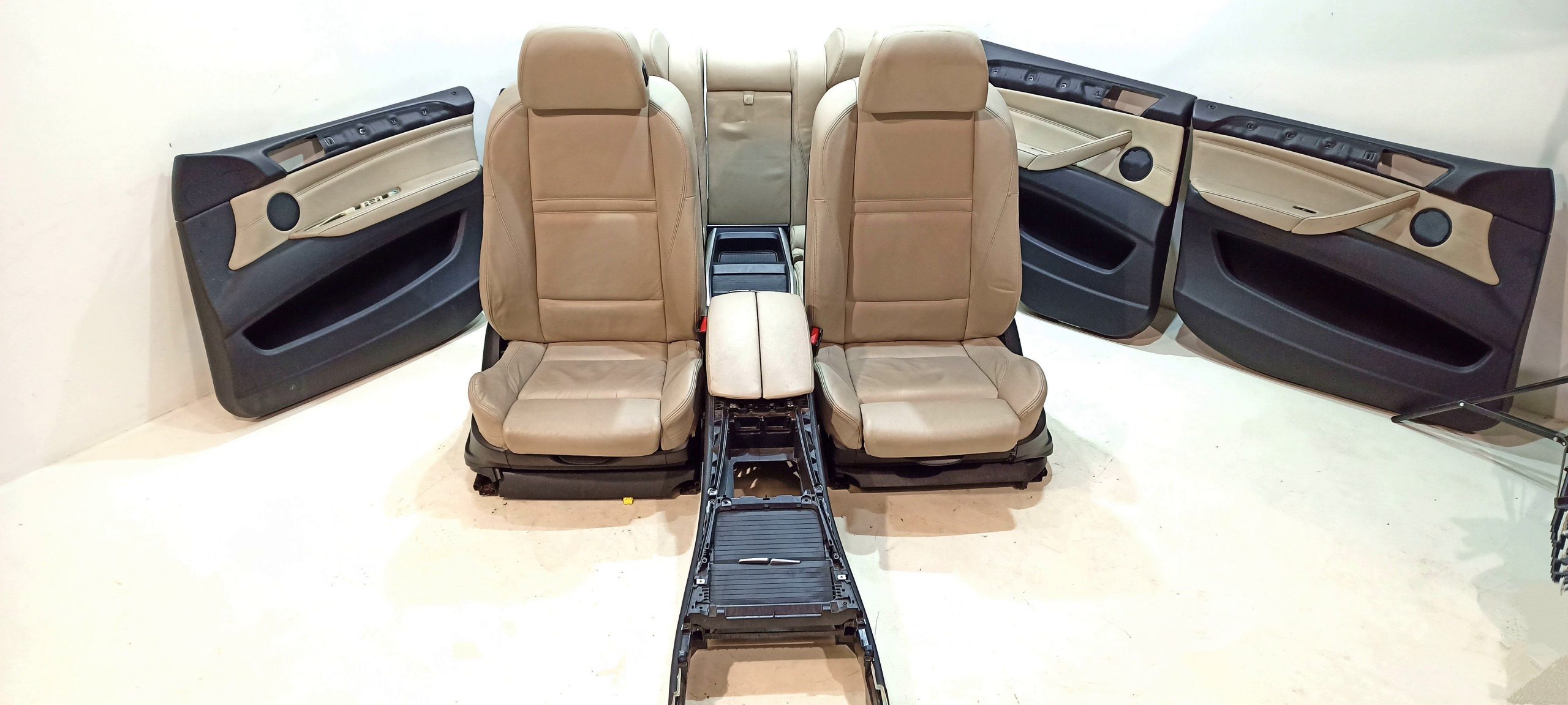 BMW X6 (E71 / E72) Seat Set BMW X6 Seat Set OEM LJ67725

Part codes: LJ6772...