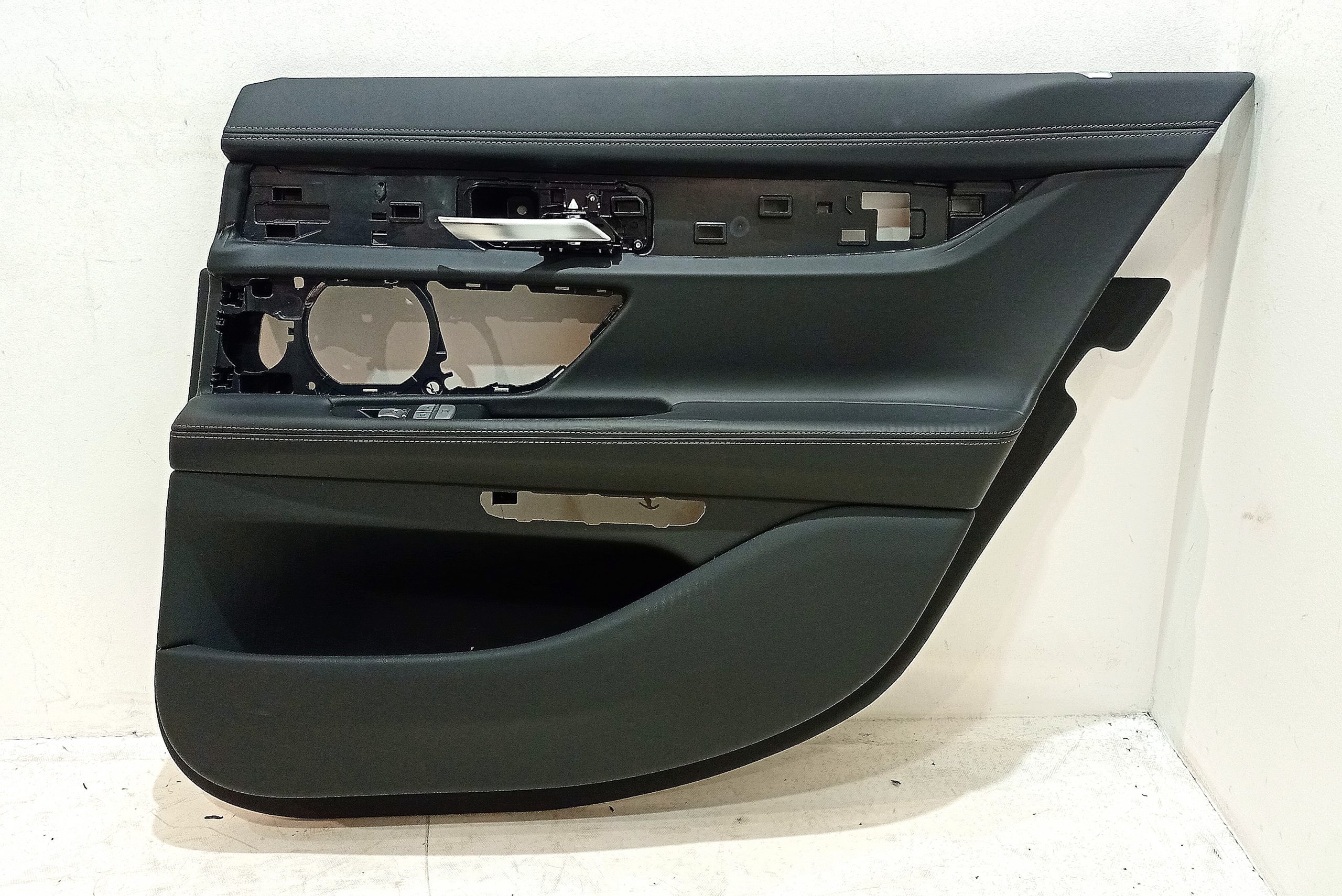 BMW 7 (G11 / G12) Rear door card panel trim BMW 7 SERIES Rear door card panel trim OEM 5142...