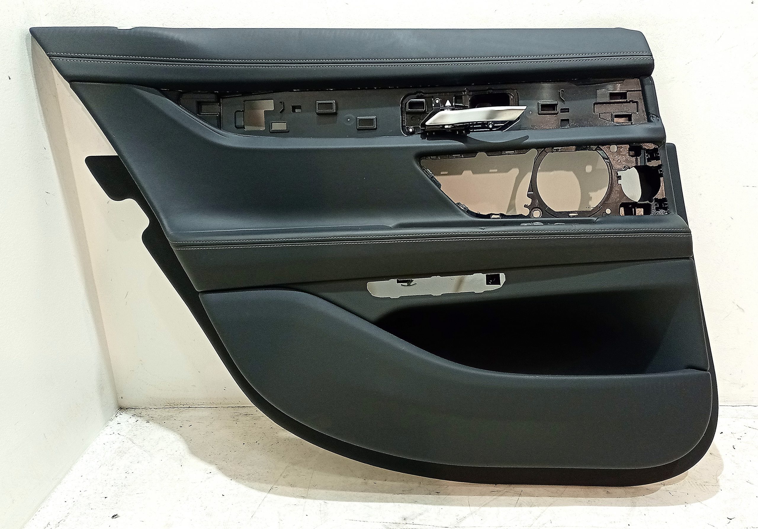 BMW 7 (G11 / G12) Rear door card panel trim BMW 7 SERIES Rear door card panel trim OEM 5142...