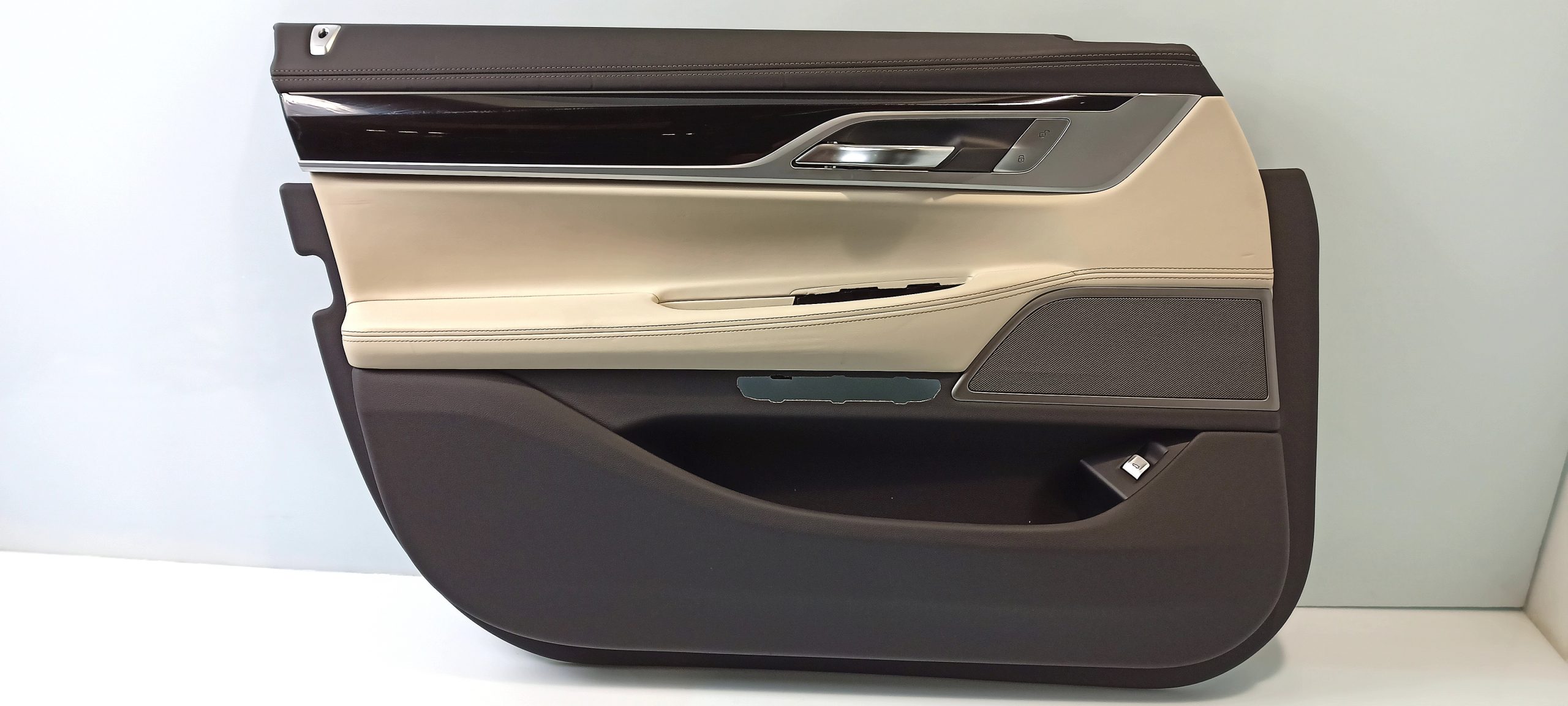 BMW 7 (G11 / G12) Front door card panel trim BMW 7 SERIES Front door card panel trim OEM 514...