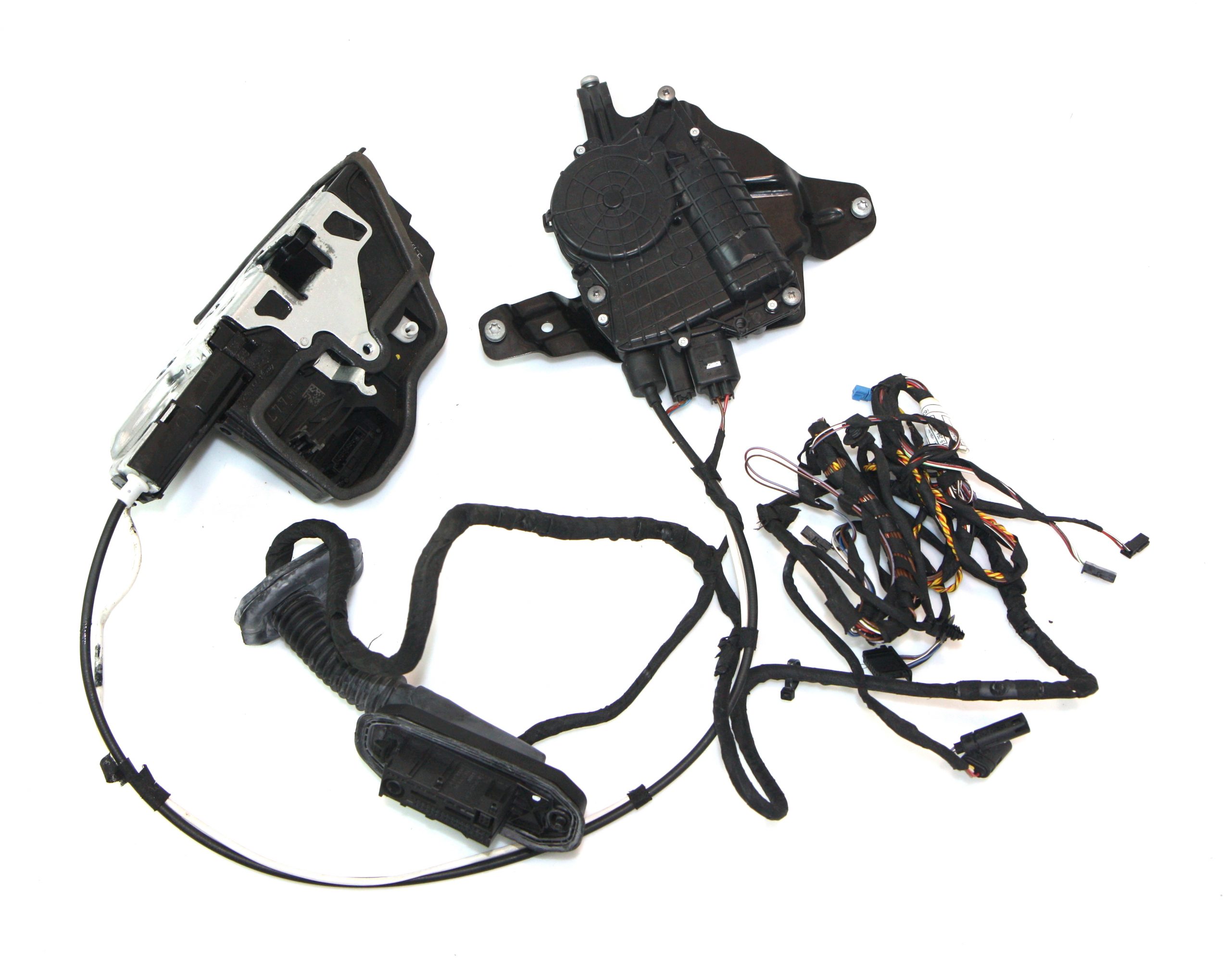BMW 5 (F10 / F11) Rear door lock BMW 5 SERIES GT Rear door lock OEM 51227149447
...