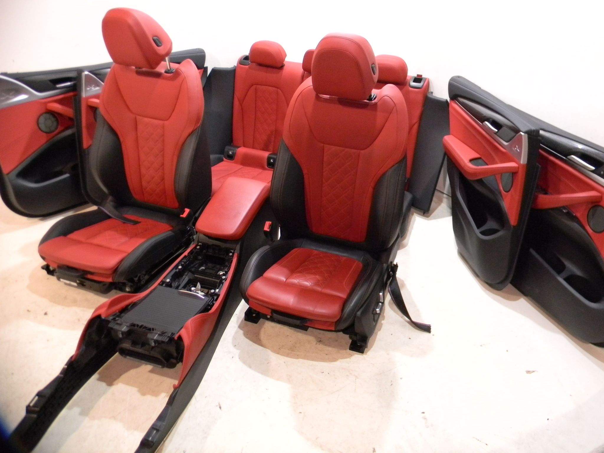 BMW X4 (G02) Seat Set BMW X4 Seat Set OEM 9D84973

Part codes: 9D8497...