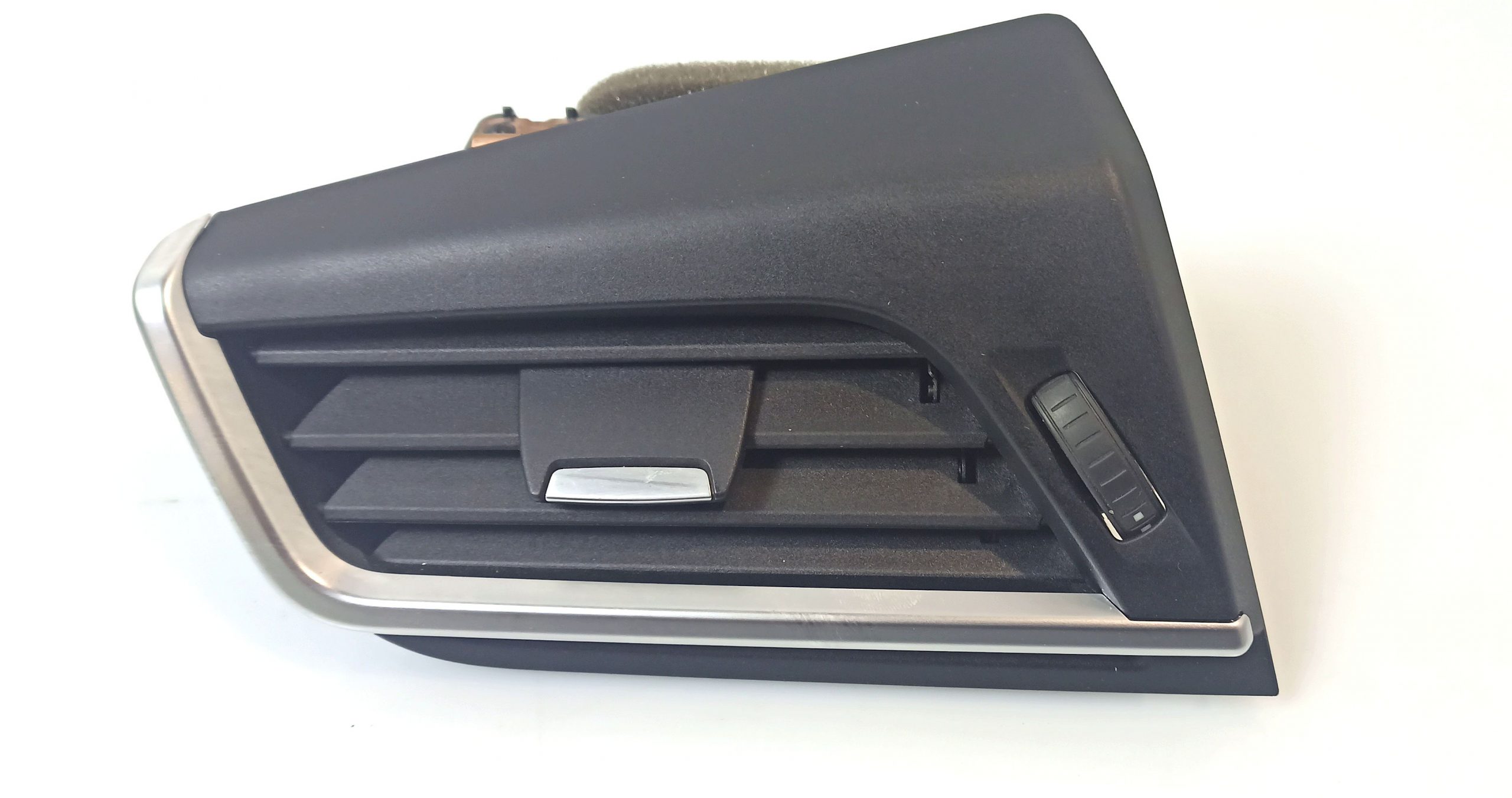 BMW 2 (F22 / F23) Dashboard side air vent grill/cover trim BMW 2 SERIES Dashboard side air vent grill/cove...