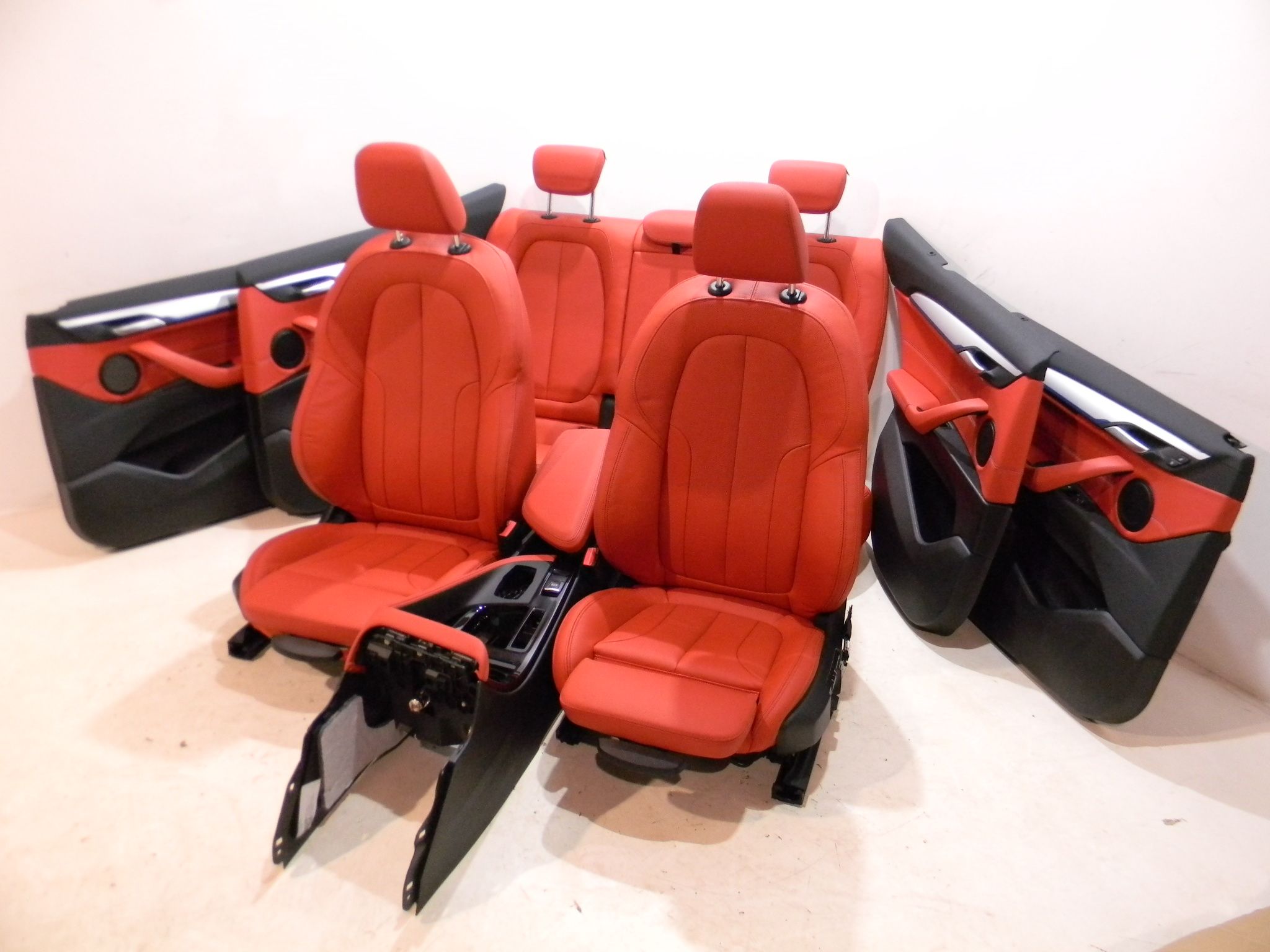 BMW X2 (F39) Seat Set BMW X2 F39 Seat Set OEM 5V08977

Part codes: 5V...