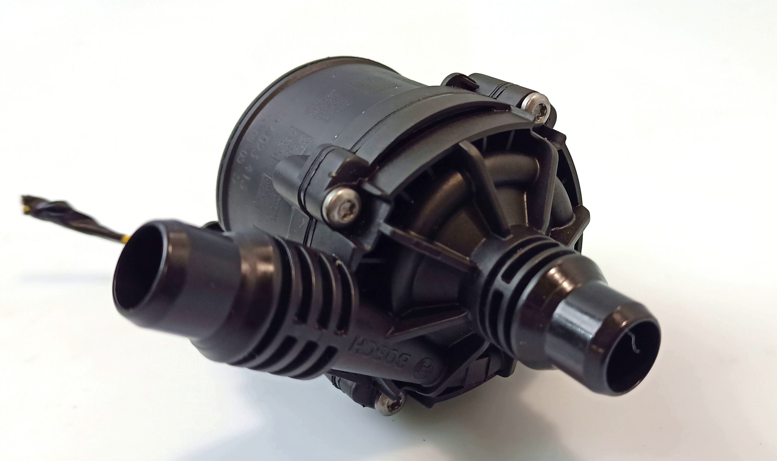 BMW 3 (F30 / F31) vesipumppu BMW 3 SERIES Water Pump OEM 11518671654

Part c...