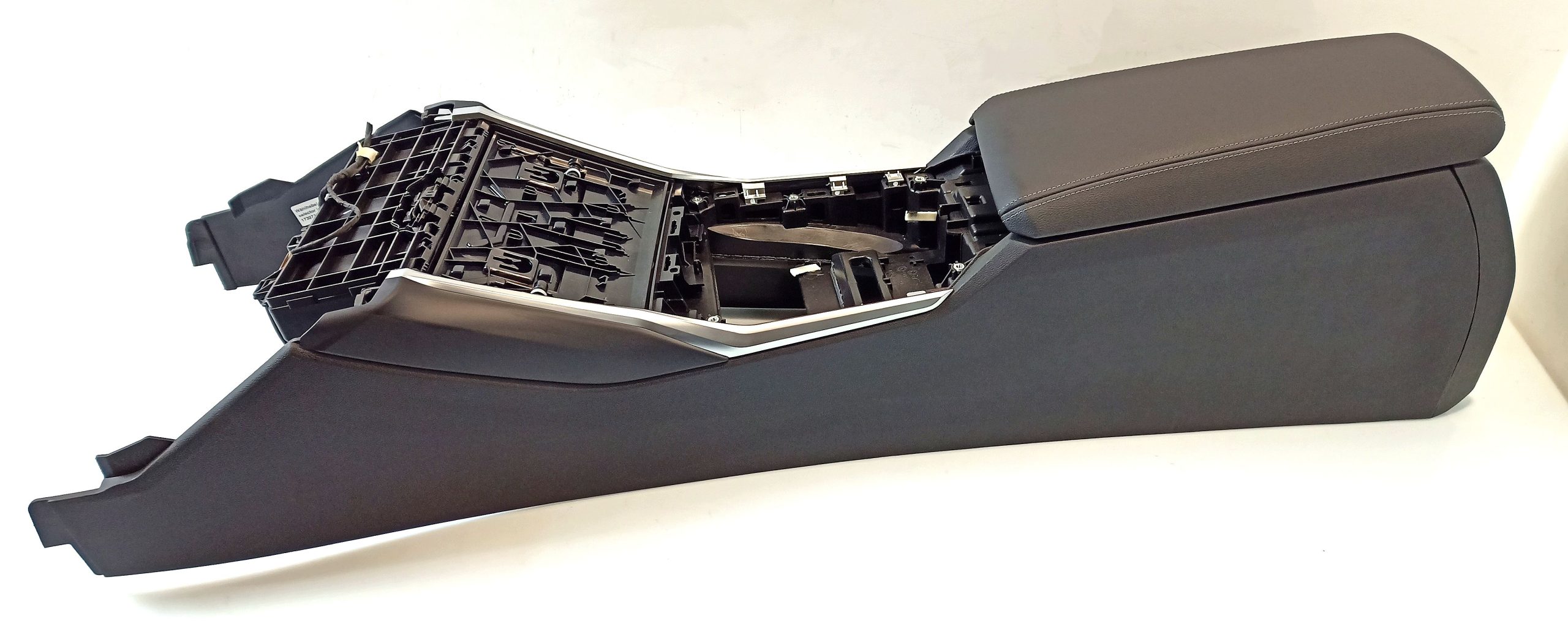 BMW 4 (G22 / G23 / G26)  center console BMW 4 SERIES center Console OEM 51166806796

Pa...