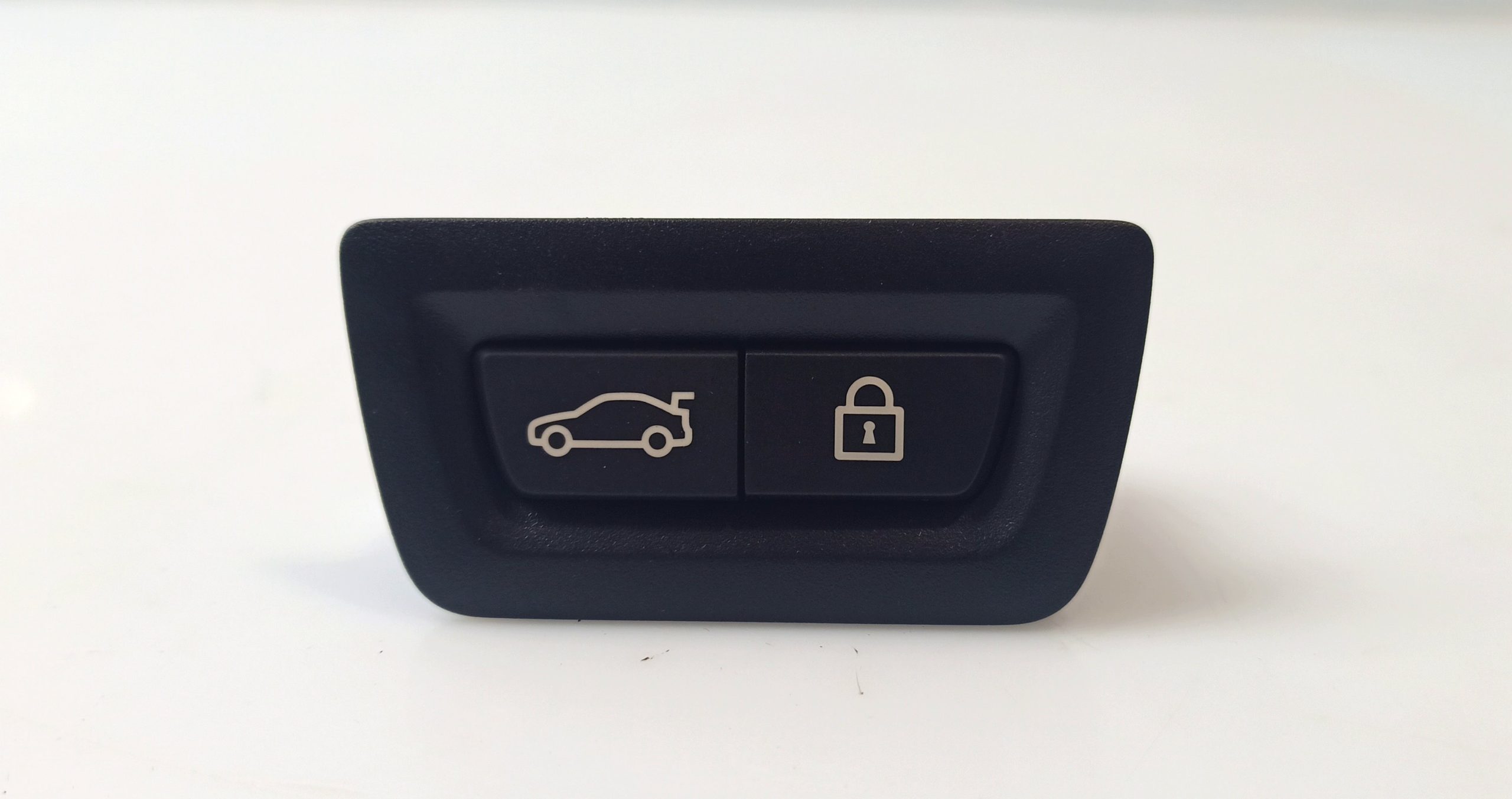 BMW 2 (F22 / F23) Tailgate/boot open switch button BMW 2 SERIES Tailgate/boot open switch button O...