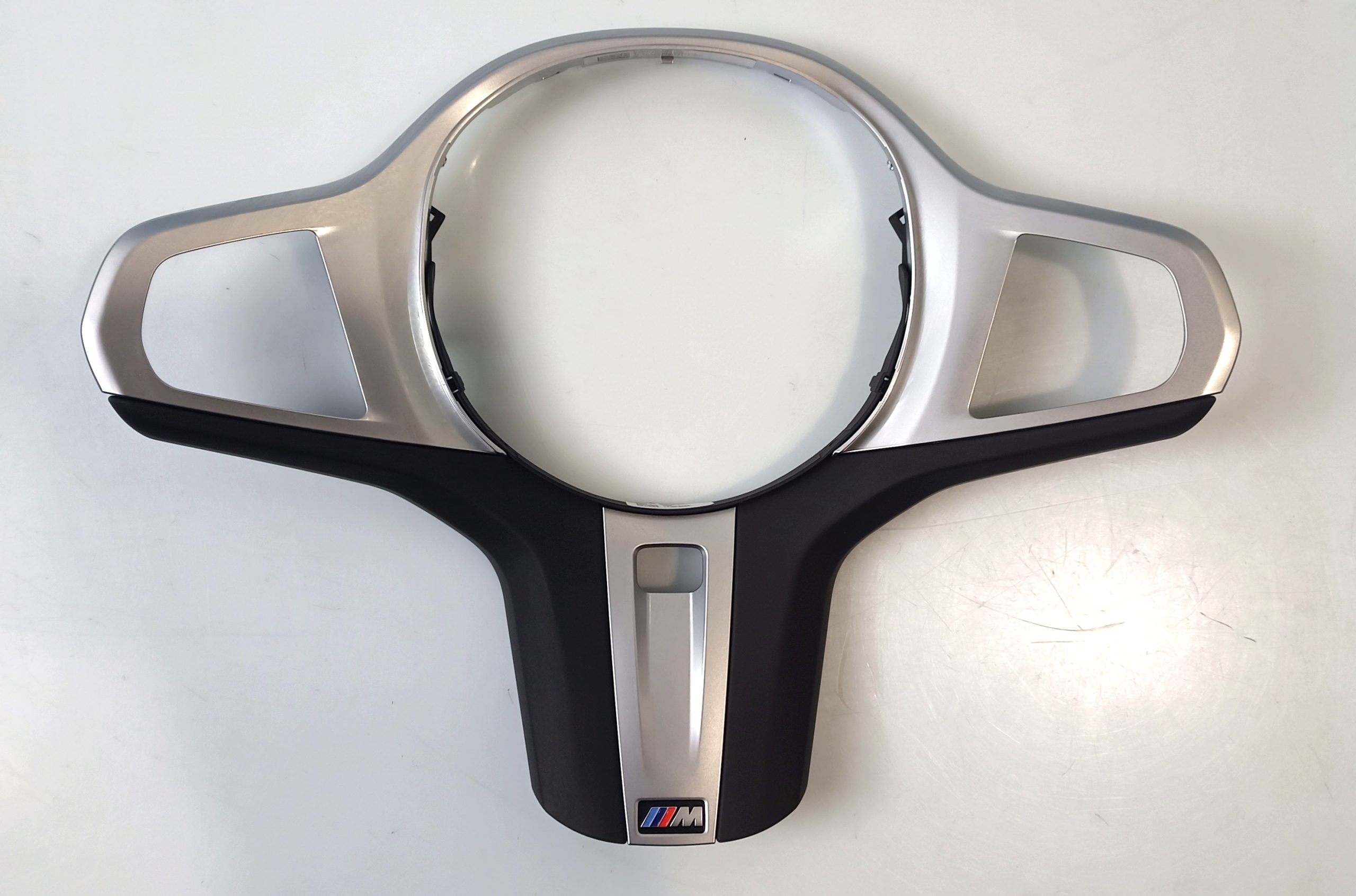 BMW X1 (F48) Steering wheel trim BMW X1 Steering wheel trim OEM 311796299N7

Par...
