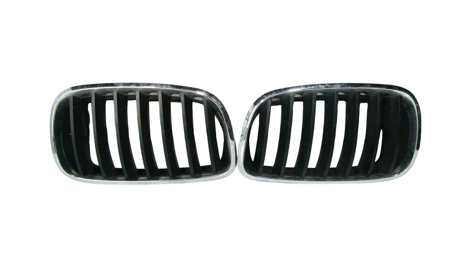 BMW X5 (E70) Front bumper upper radiator grill BMW X5 Front bumper upper radiator grill OEM 71...