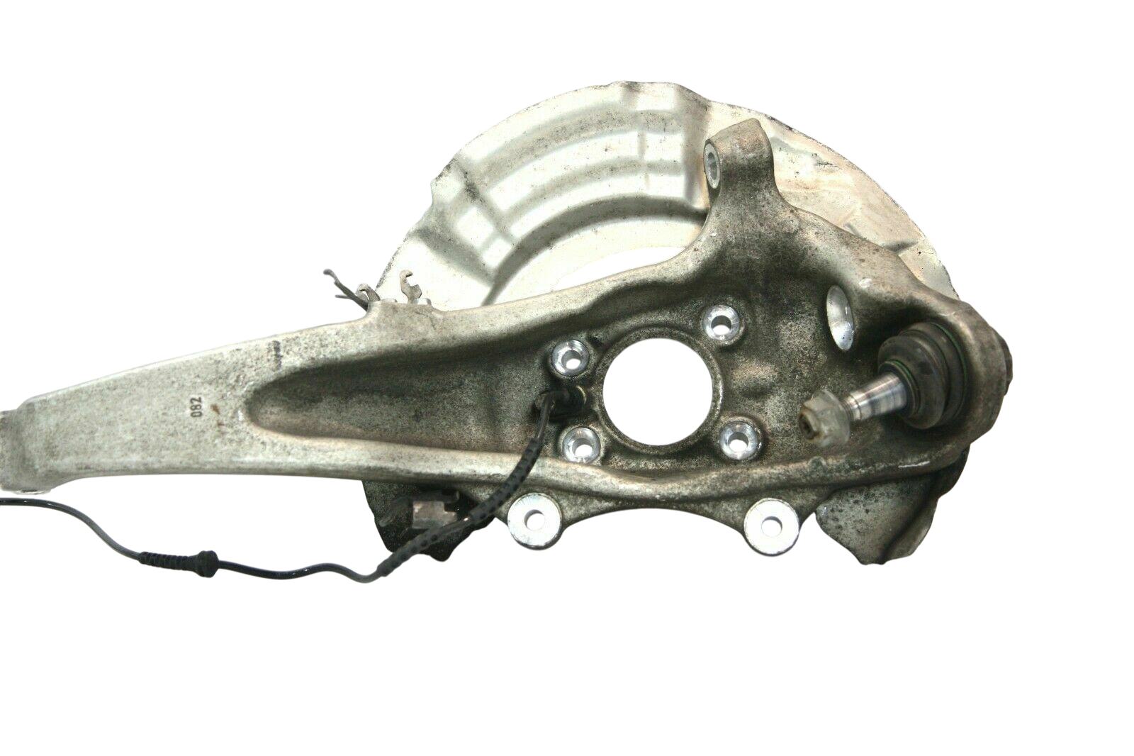 BMW 7 (G11 / G12) Front wheel hub BMW 7 SERIES Front wheel hub OEM 31214082756

P...