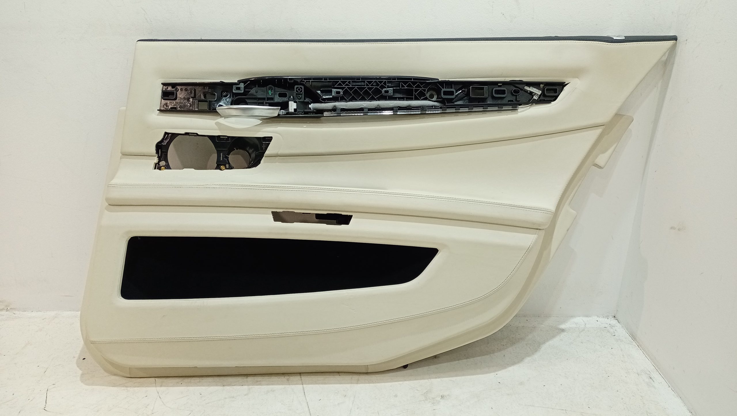 BMW 7 (G11 / G12) Rear door card panel trim BMW 7 SERIES Rear door card panel trim OEM 5142...